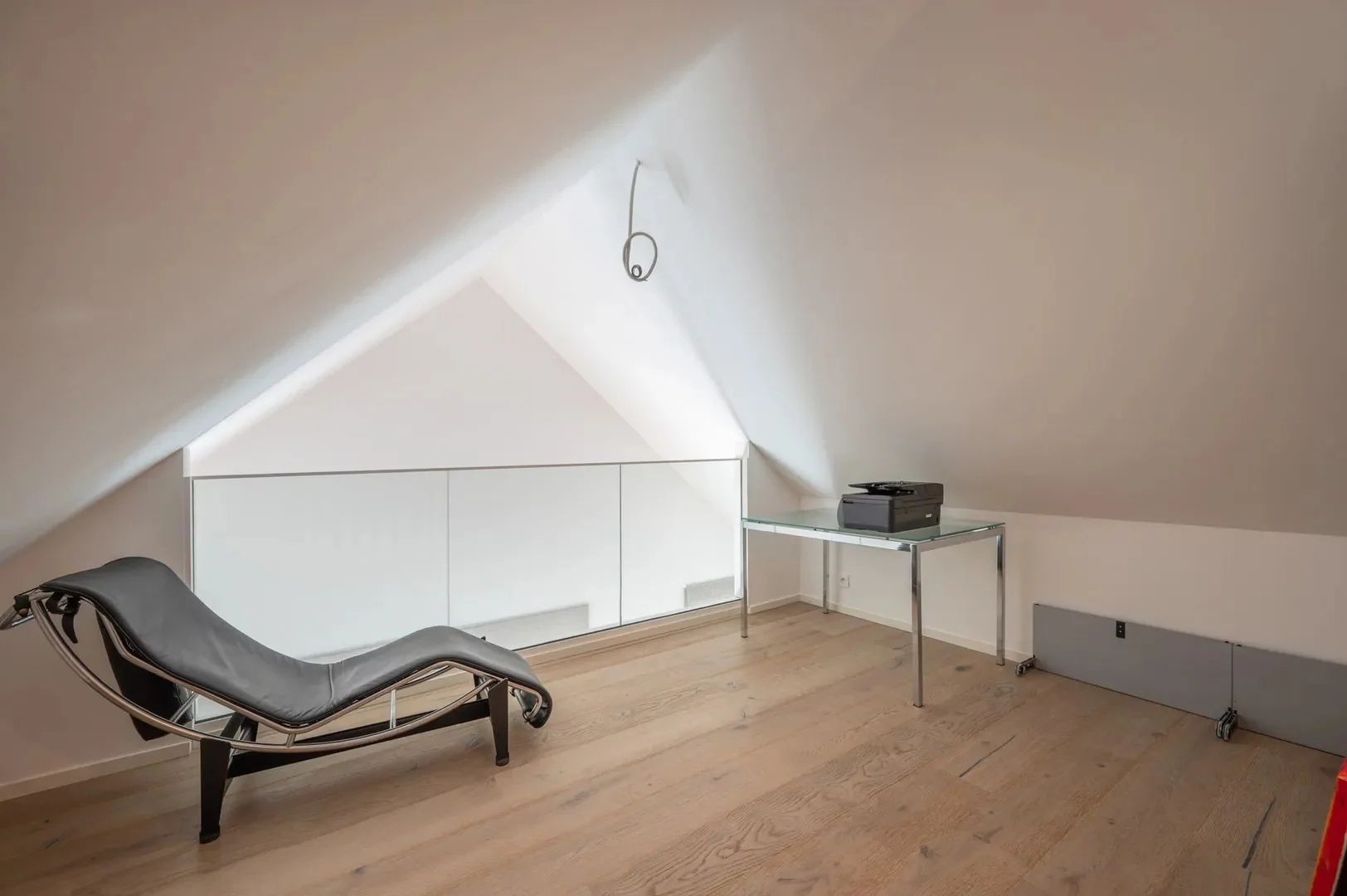 Recente woning aan het karaktervolle Oosthoekplein.