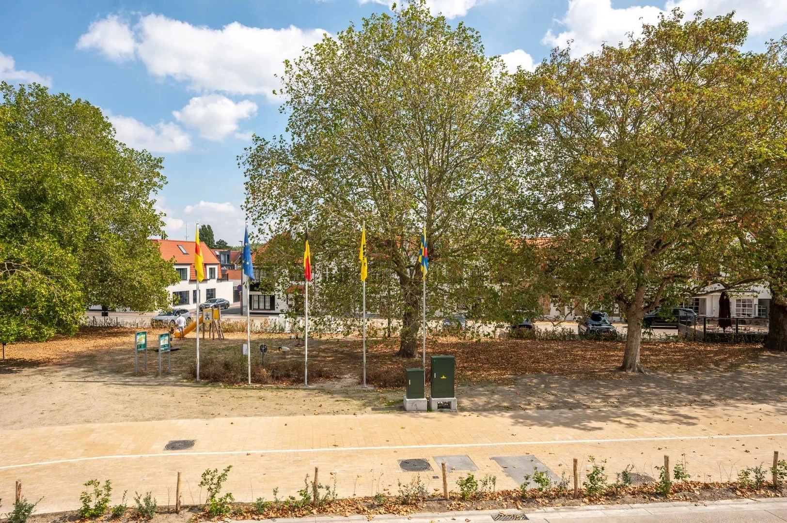 Recente woning aan het karaktervolle Oosthoekplein.