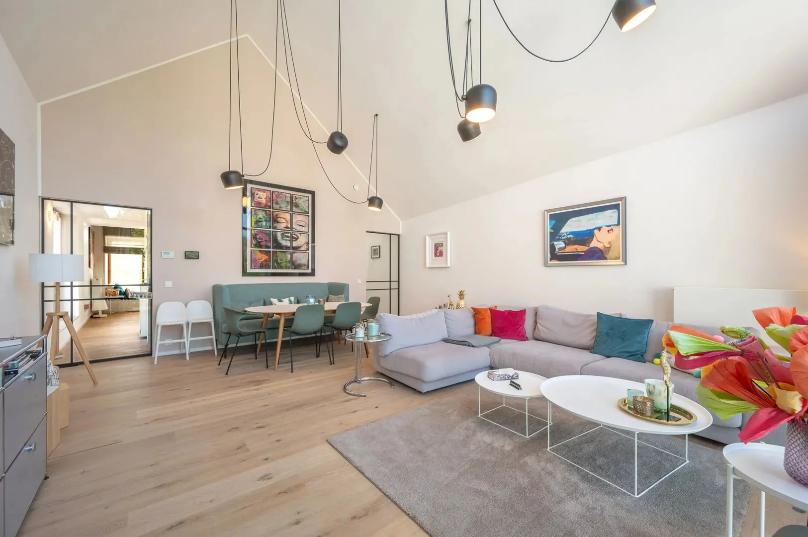 Recente woning aan het karaktervolle Oosthoekplein.