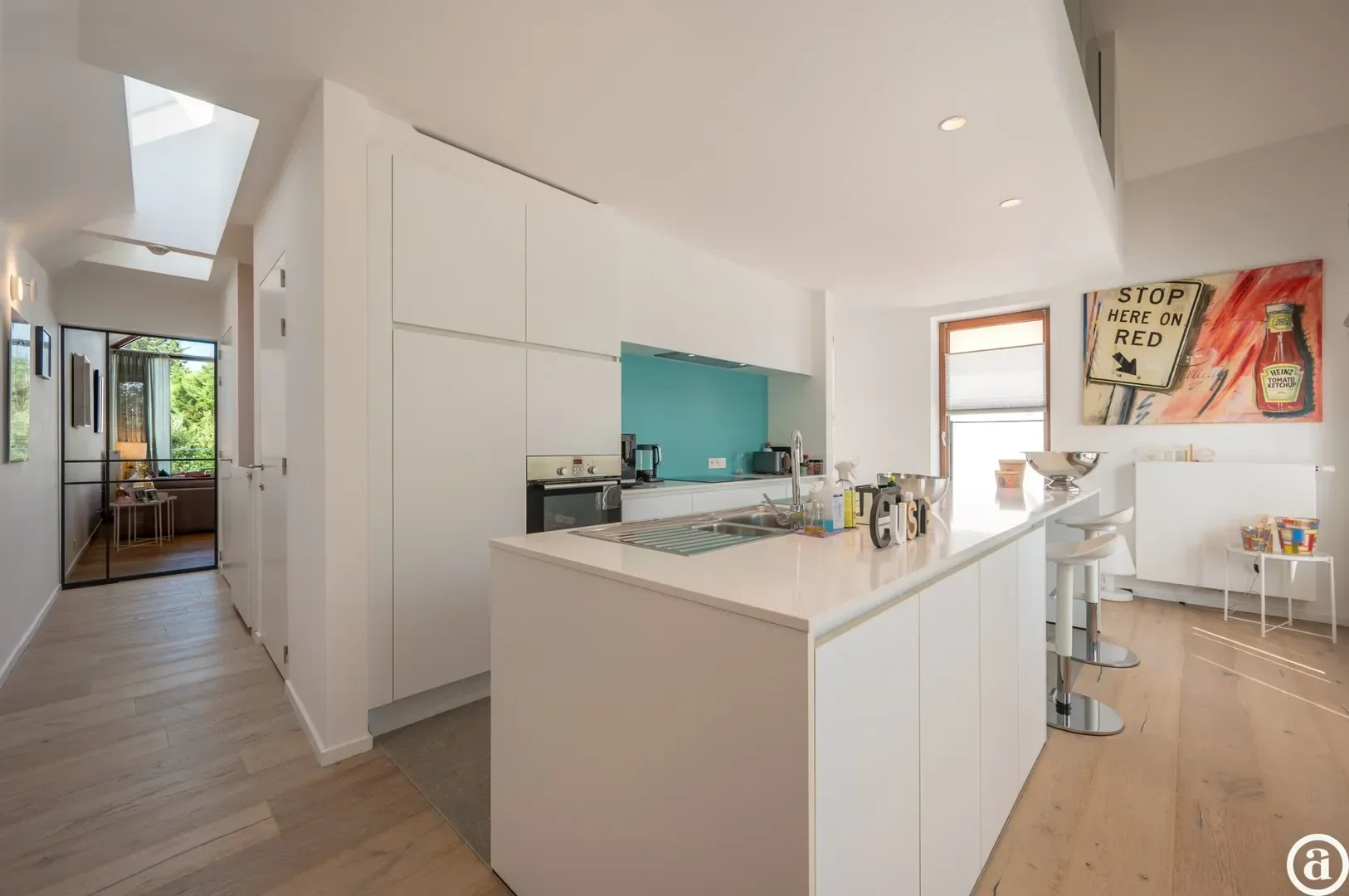 Recente woning aan het karaktervolle Oosthoekplein.