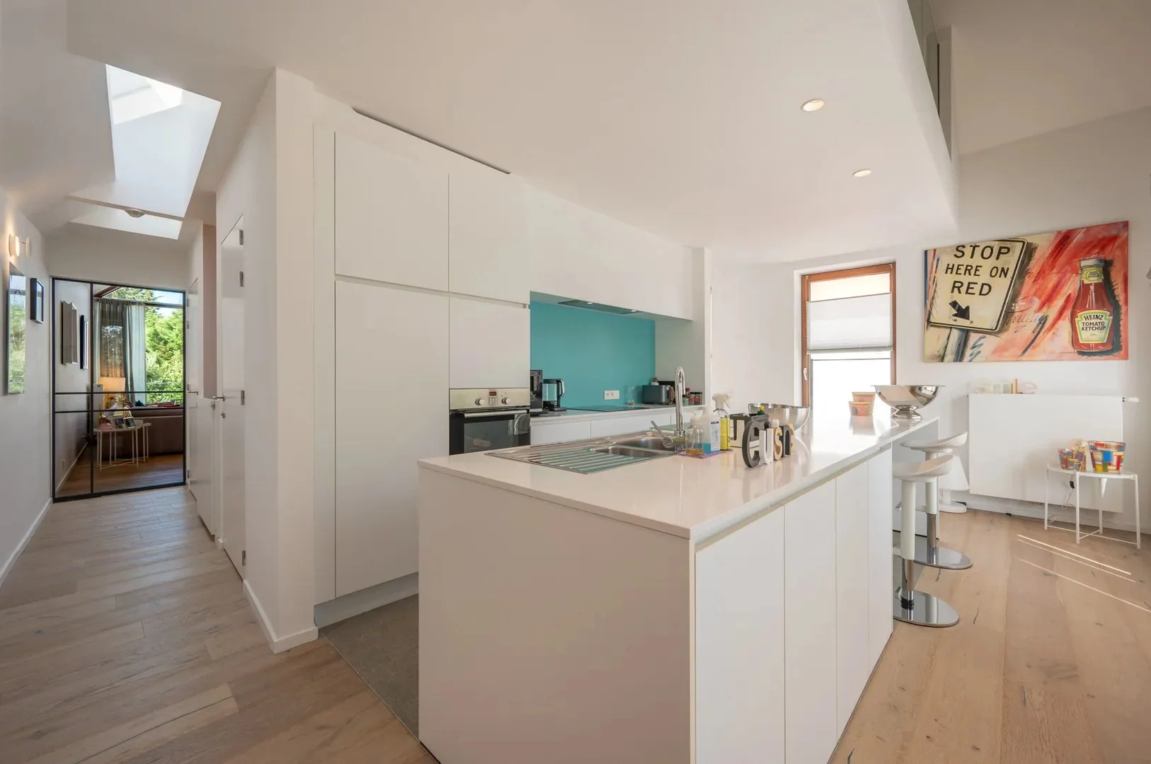 Recente woning aan het karaktervolle Oosthoekplein.