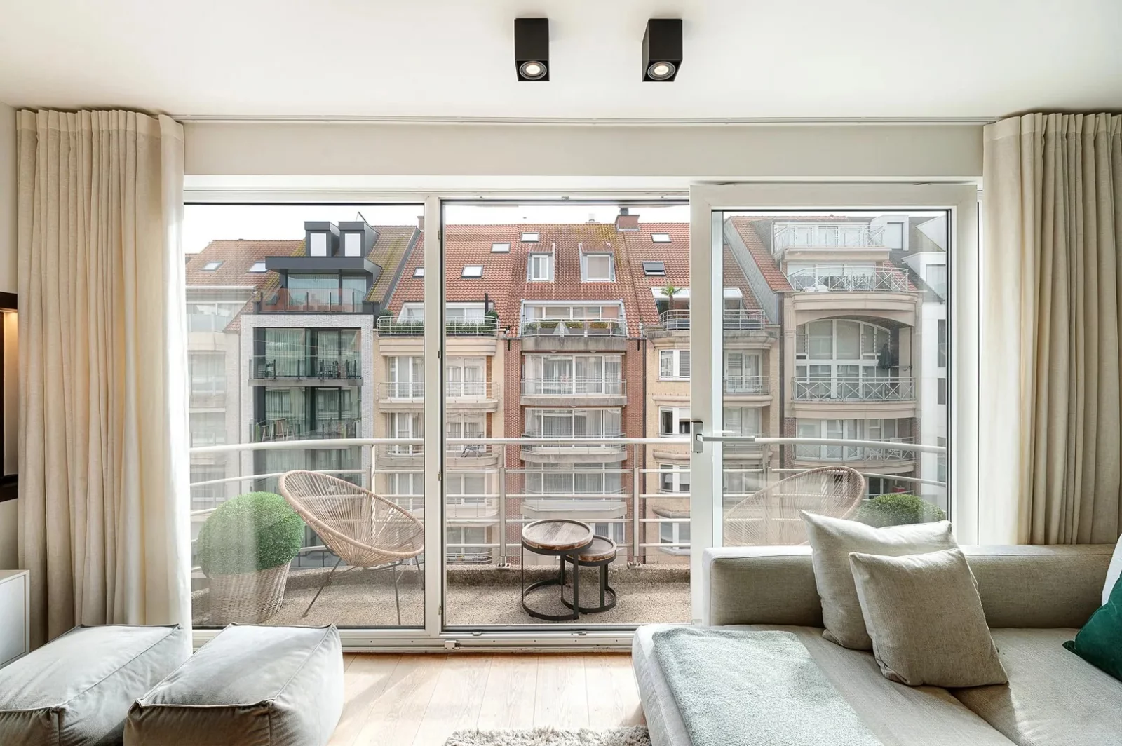 Luxueus gerenoveerd 3-slaapkamerappartement nabij de Zeedijk