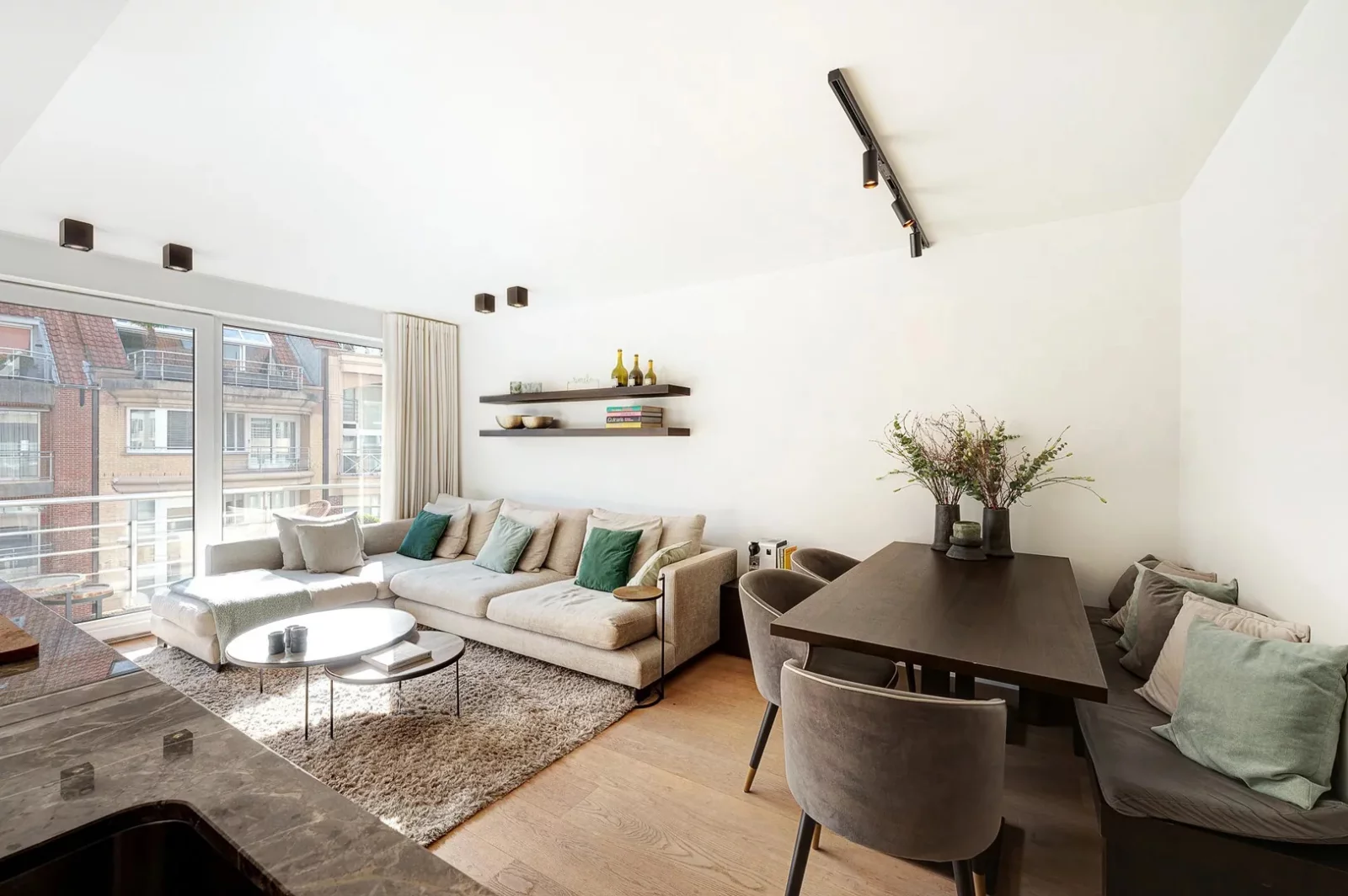 Luxueus gerenoveerd 3-slaapkamerappartement nabij de Zeedijk