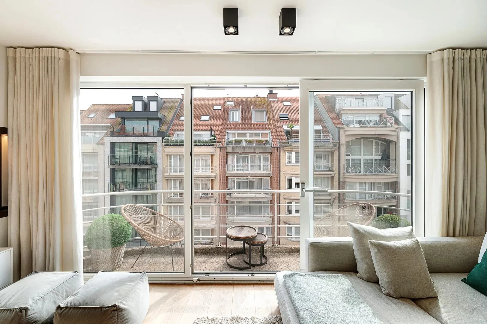 Luxueus gerenoveerd 3-slaapkamerappartement nabij de Zeedijk