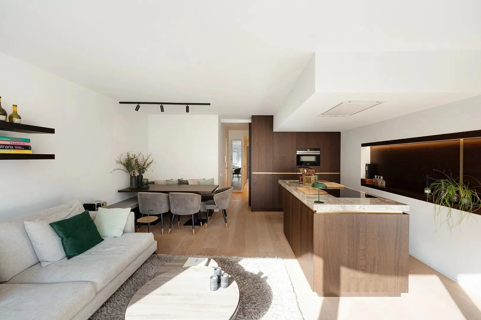 Luxueus gerenoveerd 3-slaapkamerappartement nabij de Zeedijk