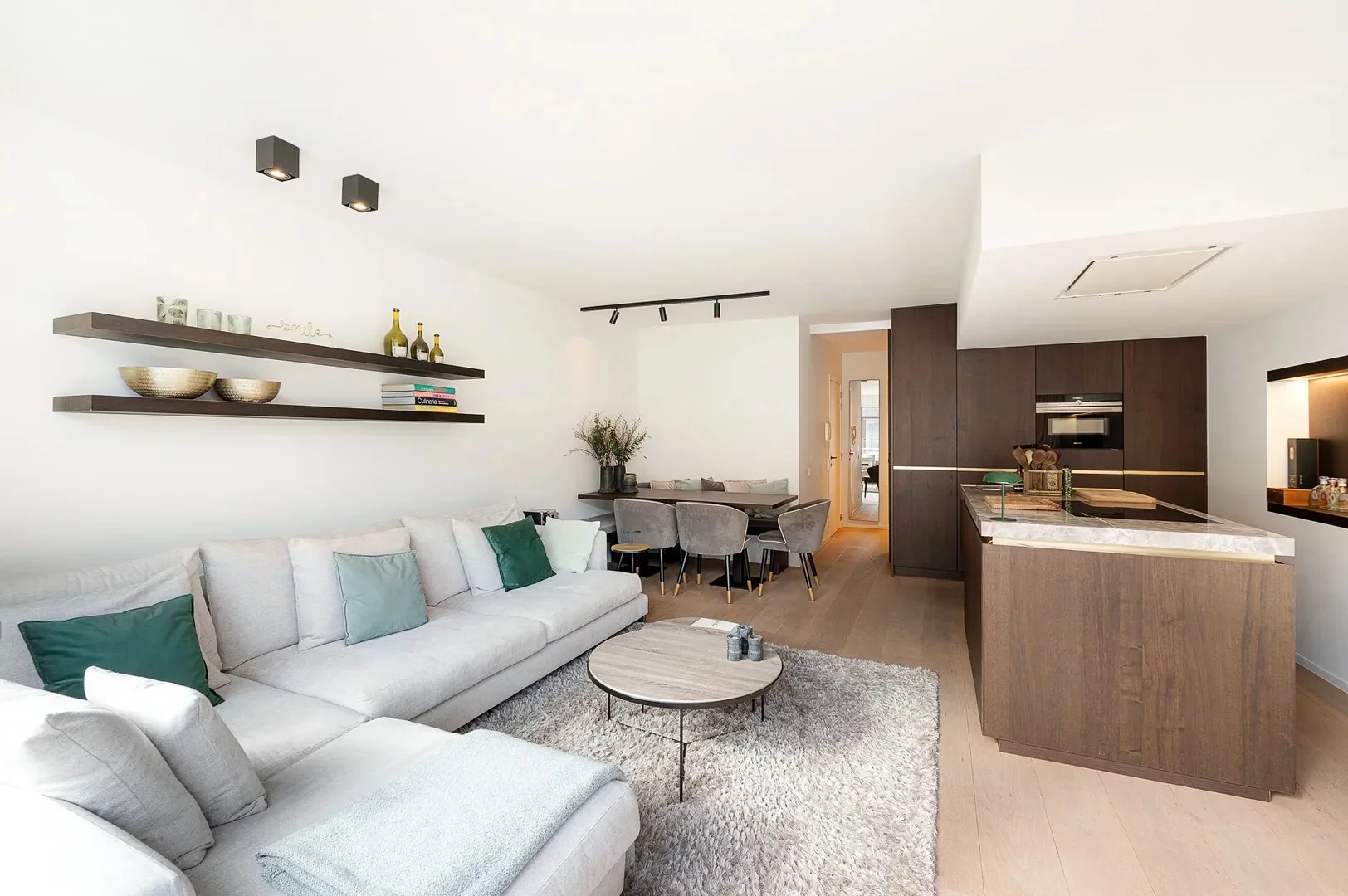 Luxueus gerenoveerd 3-slaapkamerappartement nabij de Zeedijk