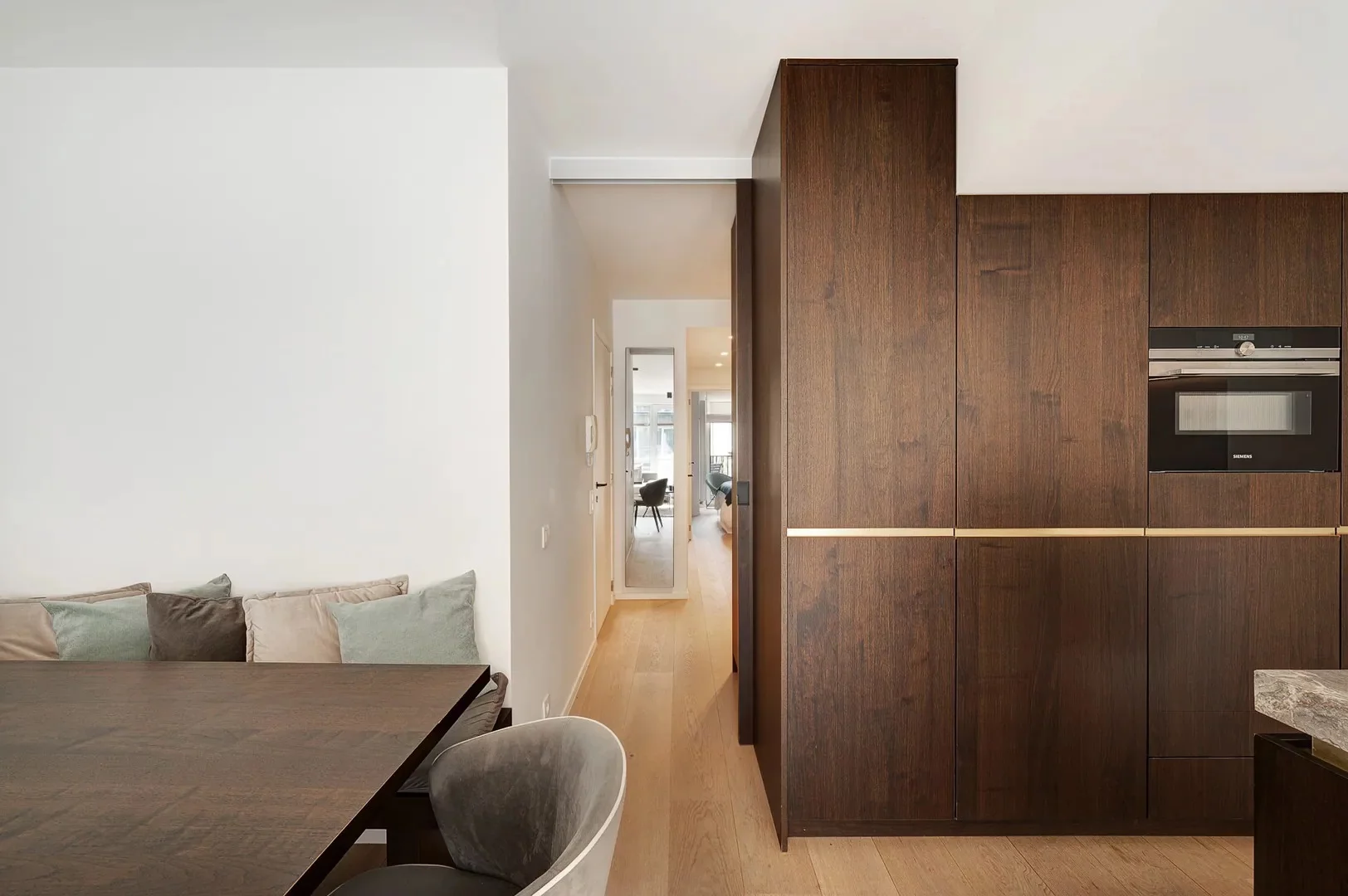 Luxueus gerenoveerd 3-slaapkamerappartement nabij de Zeedijk
