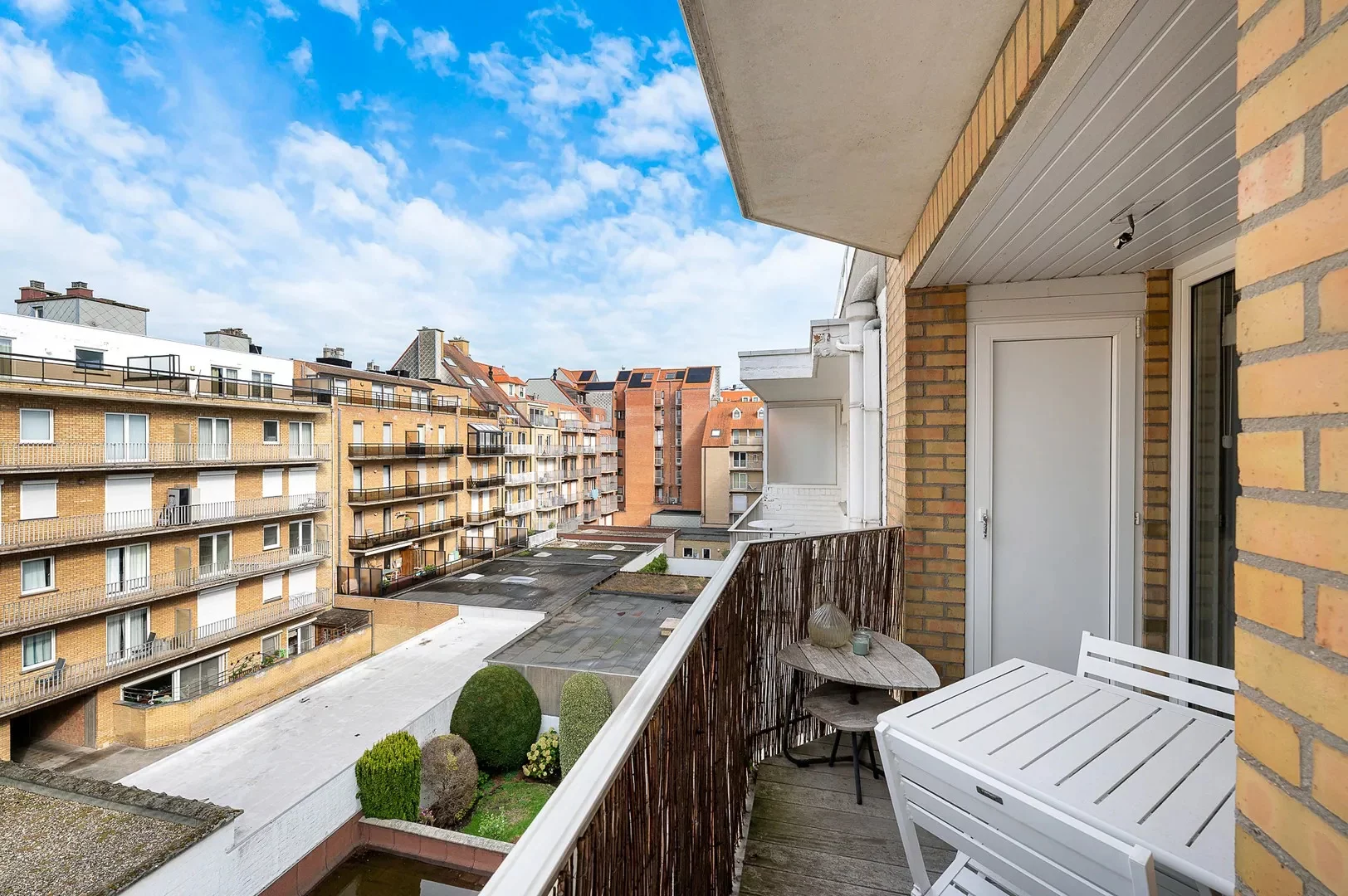 Luxueus gerenoveerd 3-slaapkamerappartement nabij de Zeedijk