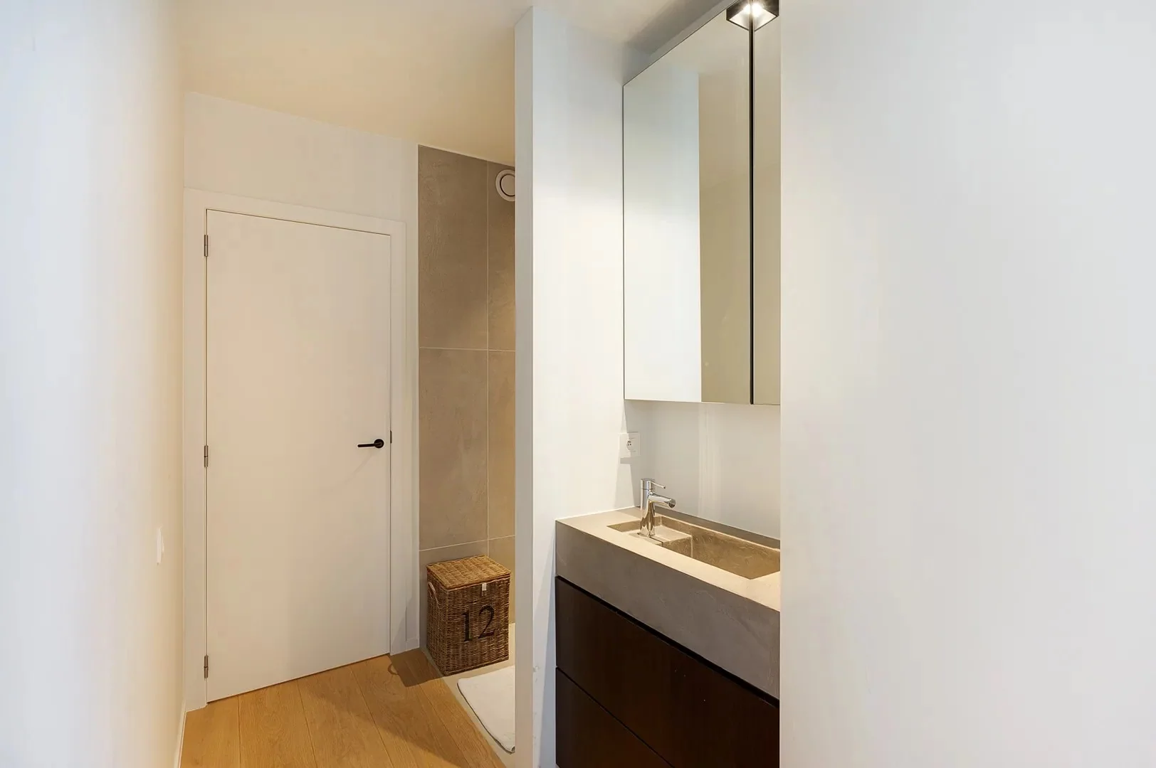 Luxueus gerenoveerd 3-slaapkamerappartement nabij de Zeedijk
