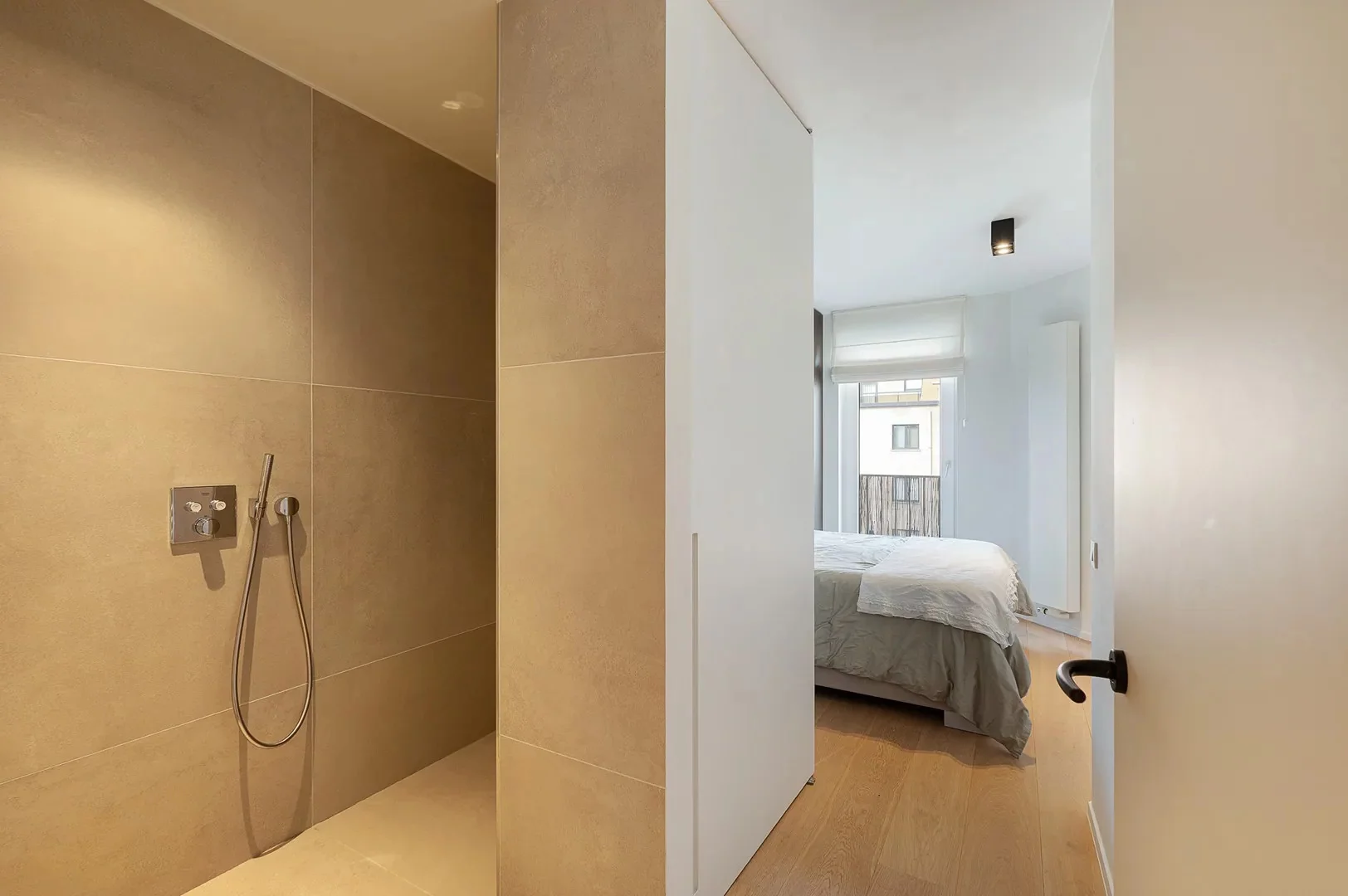 Luxueus gerenoveerd 3-slaapkamerappartement nabij de Zeedijk
