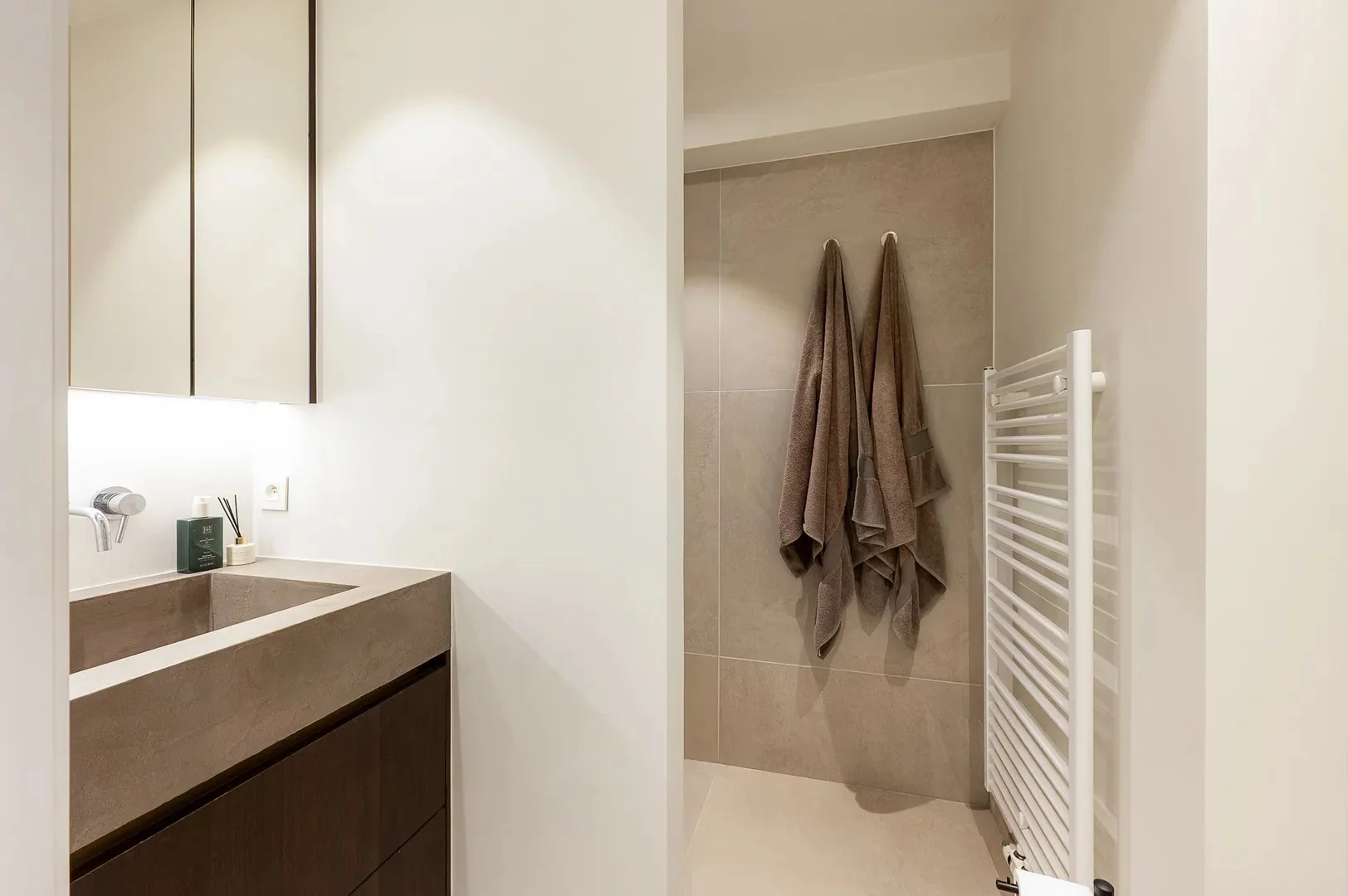 Luxueus gerenoveerd 3-slaapkamerappartement nabij de Zeedijk