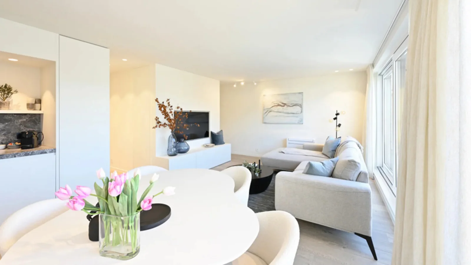 Penthouse rénové près du front de mer avec de belles terrasses