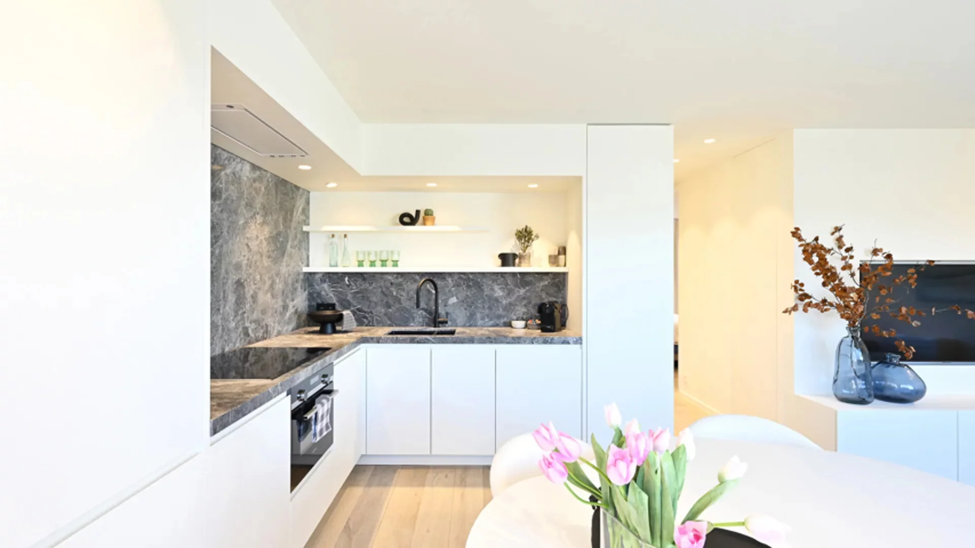 Penthouse-appartement vlakbij de zeedijk met zonneterrassen