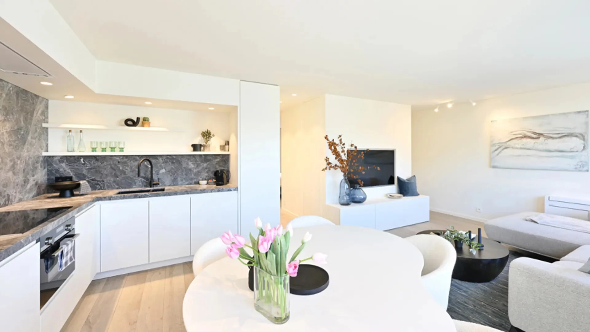 Penthouse-appartement vlakbij de zeedijk met zonneterrassen