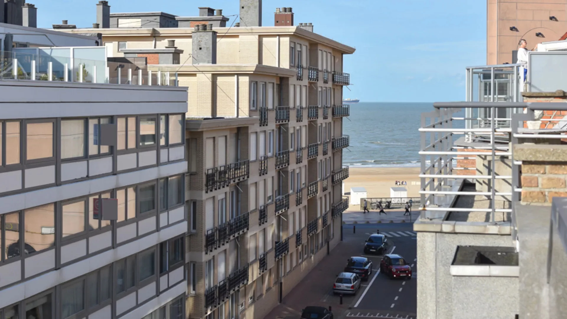 Penthouse-appartement vlakbij de zeedijk met zonneterrassen