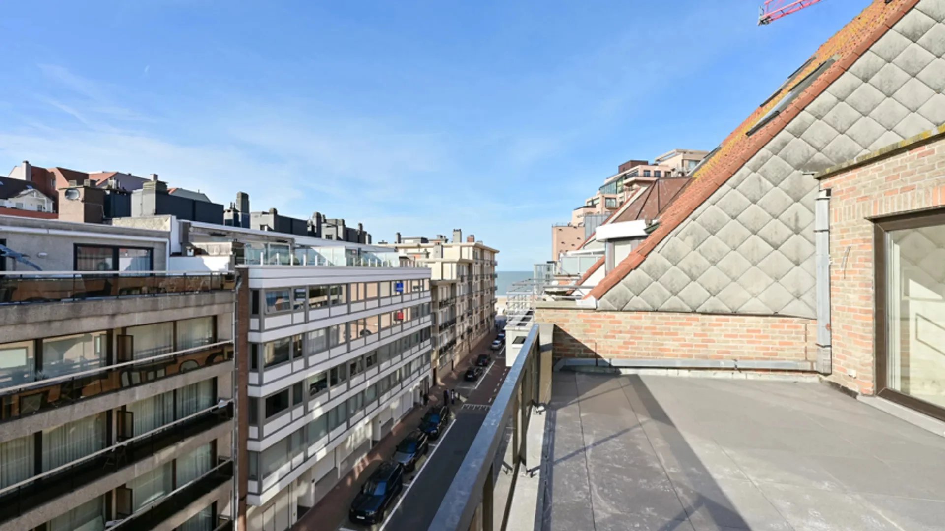 Penthouse-appartement vlakbij de zeedijk met zonneterrassen