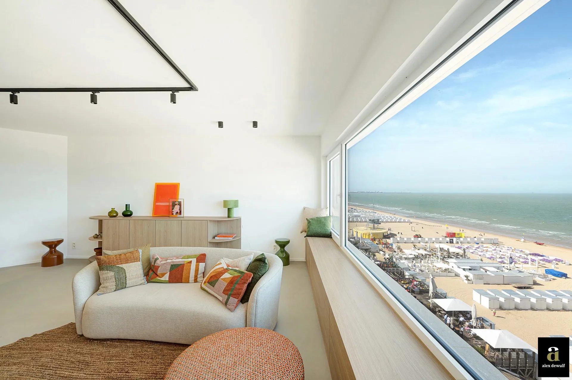 Prachtig gerenoveerd appartement met frontaal zeezicht, tussen het Lichttorenplein en het Albertple