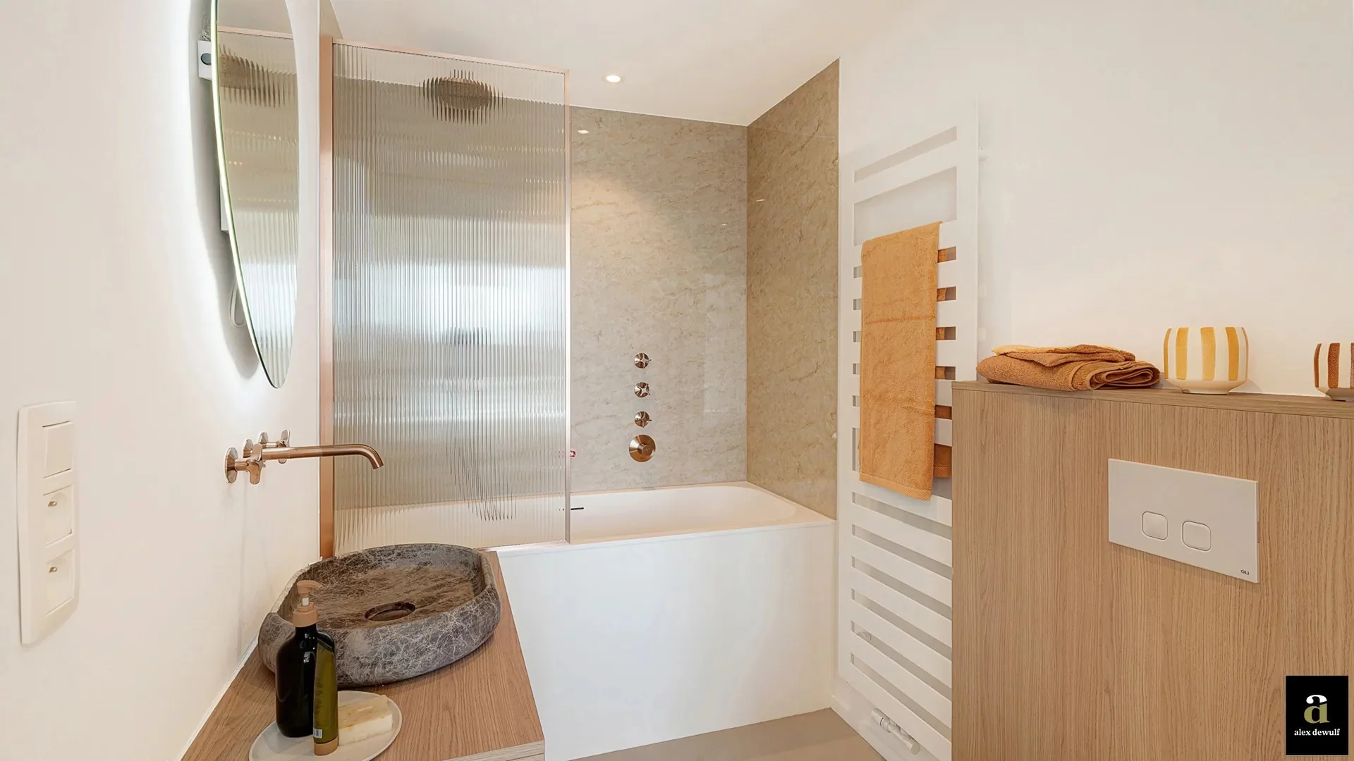 Prachtig gerenoveerd appartement met frontaal zeezicht, tussen het Lichttorenplein en het Albertple