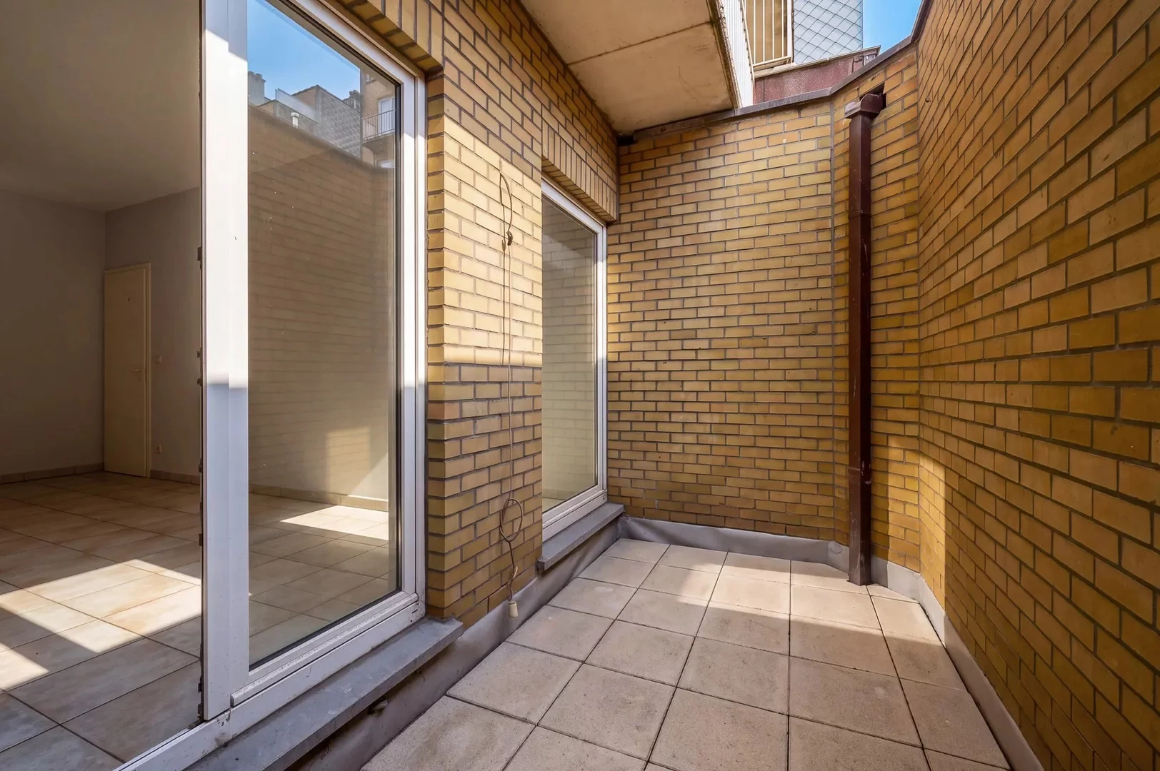 Te renoveren gelijkvloers appartement op topligging nabij het Rubensplein.