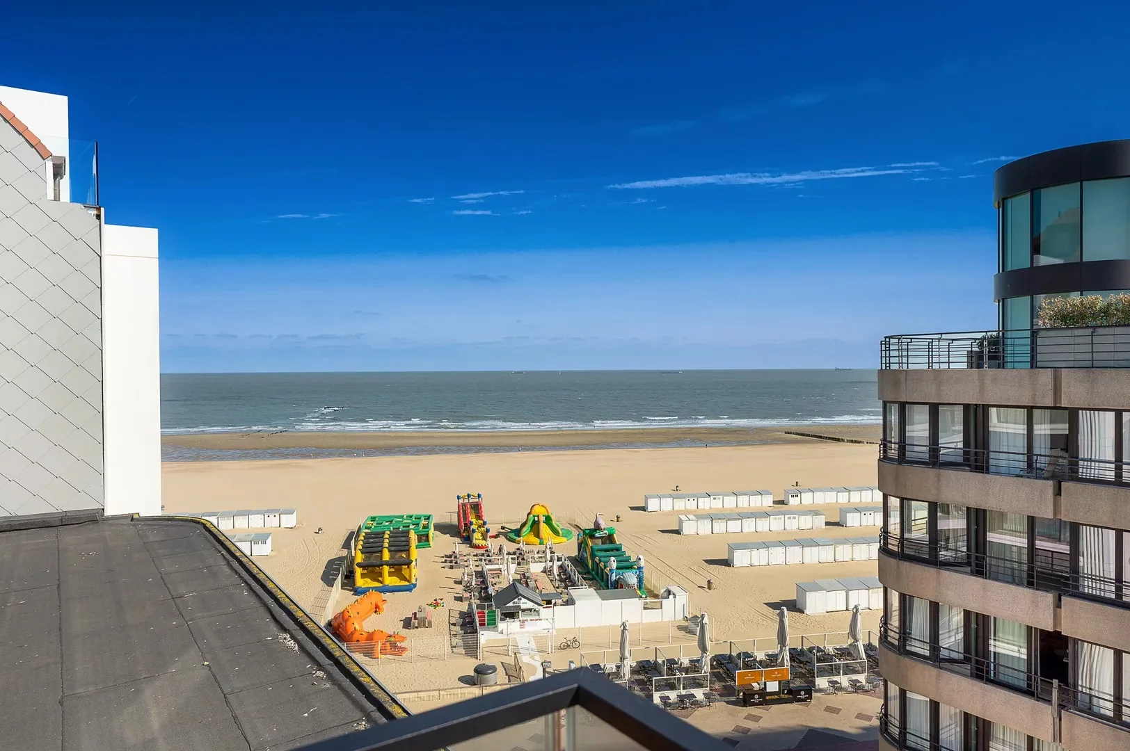 Nieuwbouw duplexappartement met prachtig zijdelings zeezicht