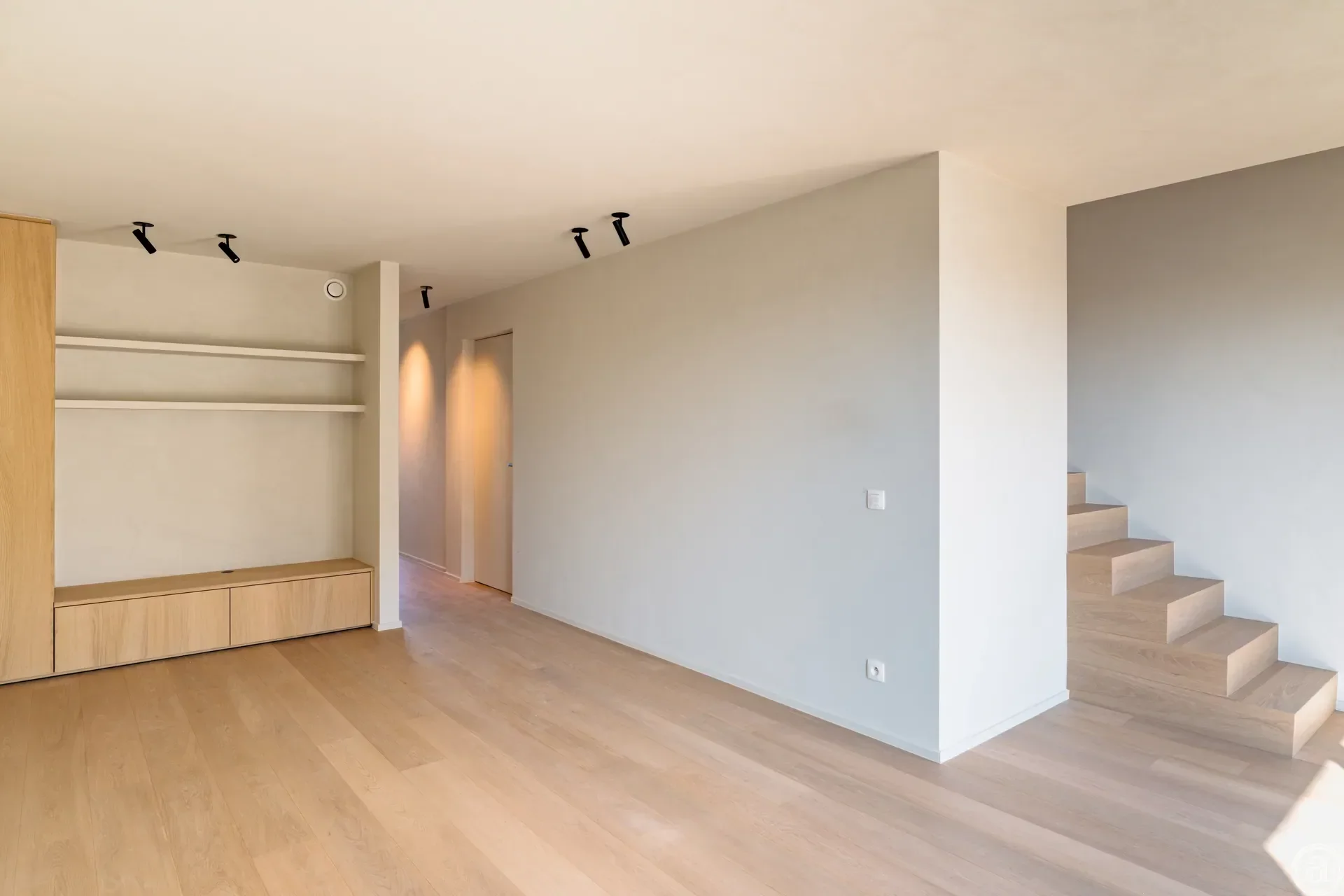 Nieuwbouw duplexappartement met prachtig zijdelings zeezicht