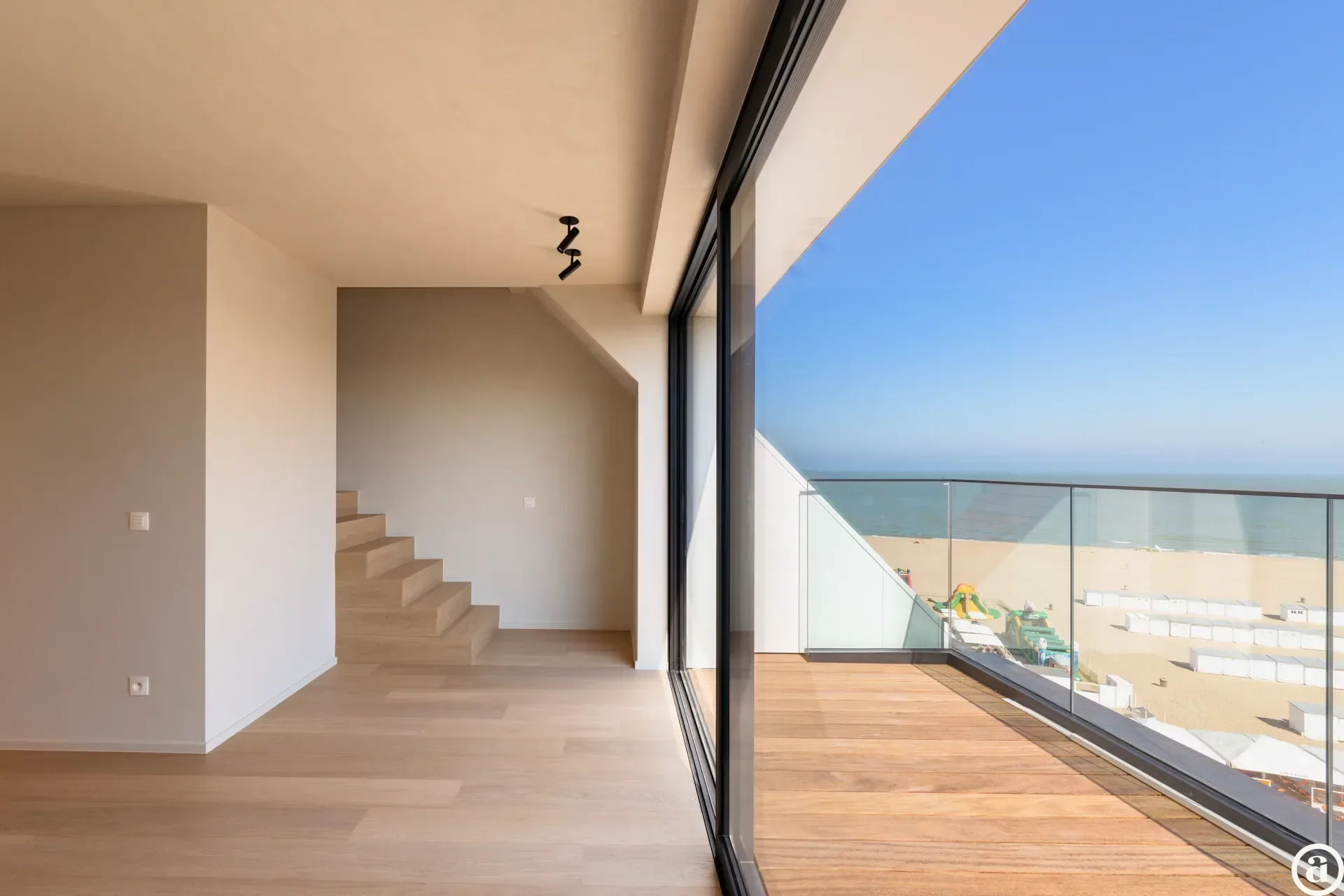 Nieuwbouw duplexappartement met prachtig zijdelings zeezicht