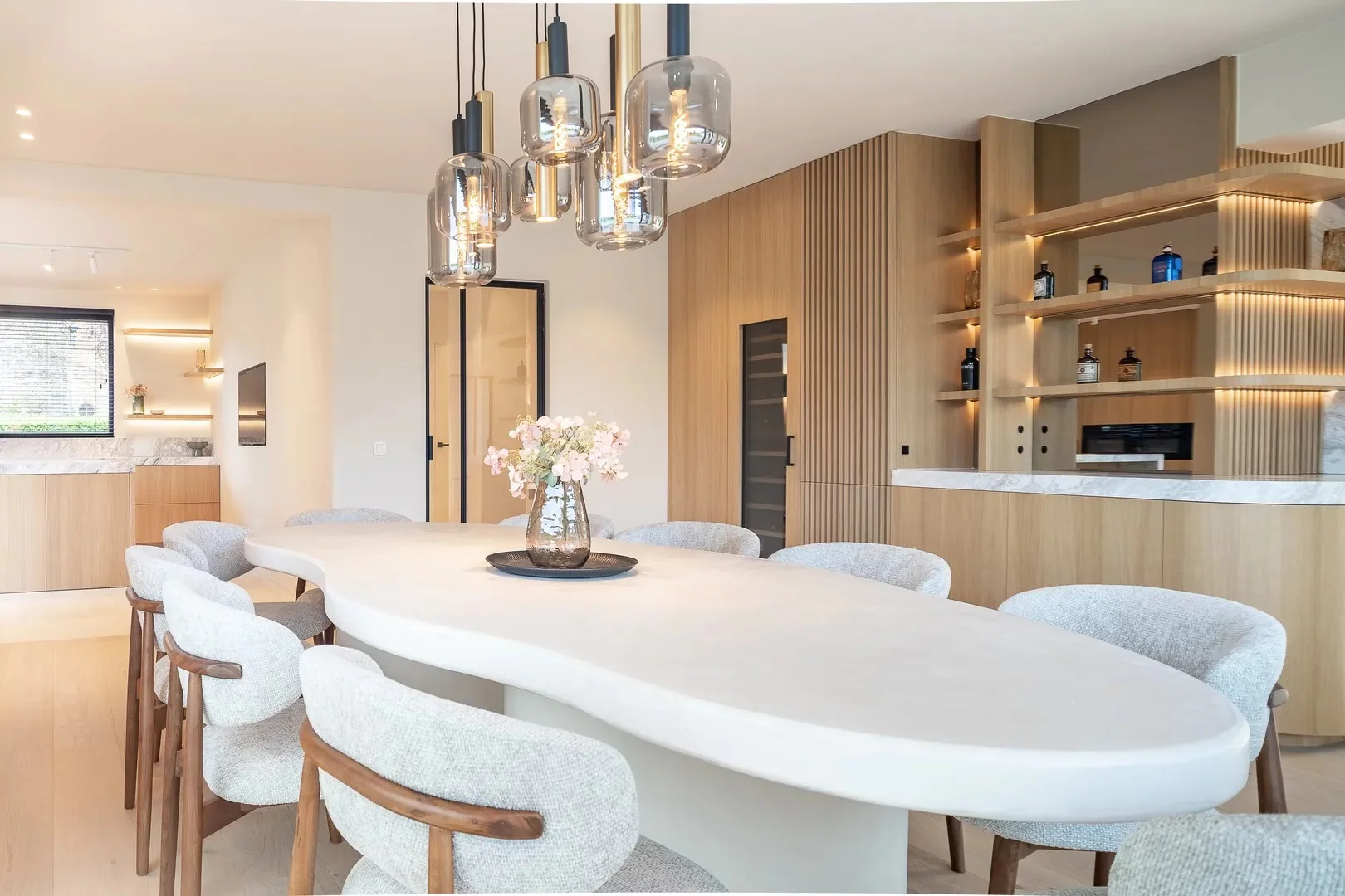 Gerenoveerde villa met 5 slaapkamers gelegen in een rustige residentiële omgeving