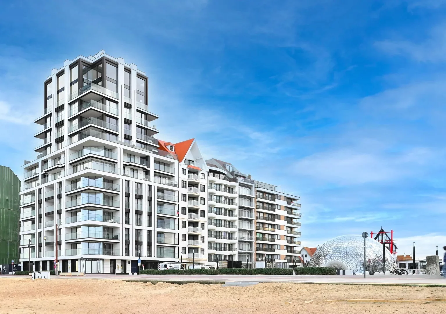 Mooie duplex-appartement met prachtige uitzichten te Zoute.