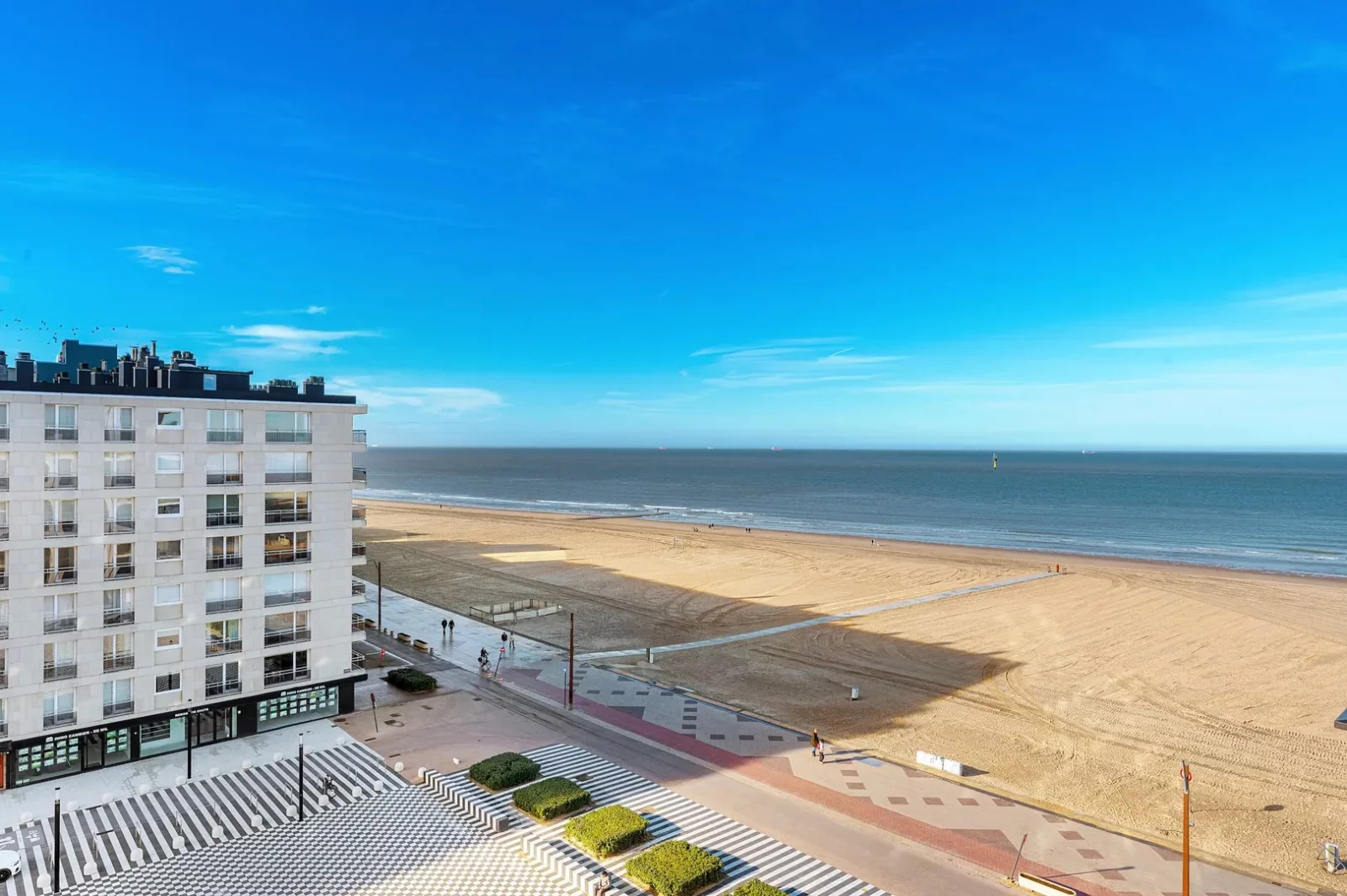Mooie duplex-appartement met prachtige uitzichten te Zoute.