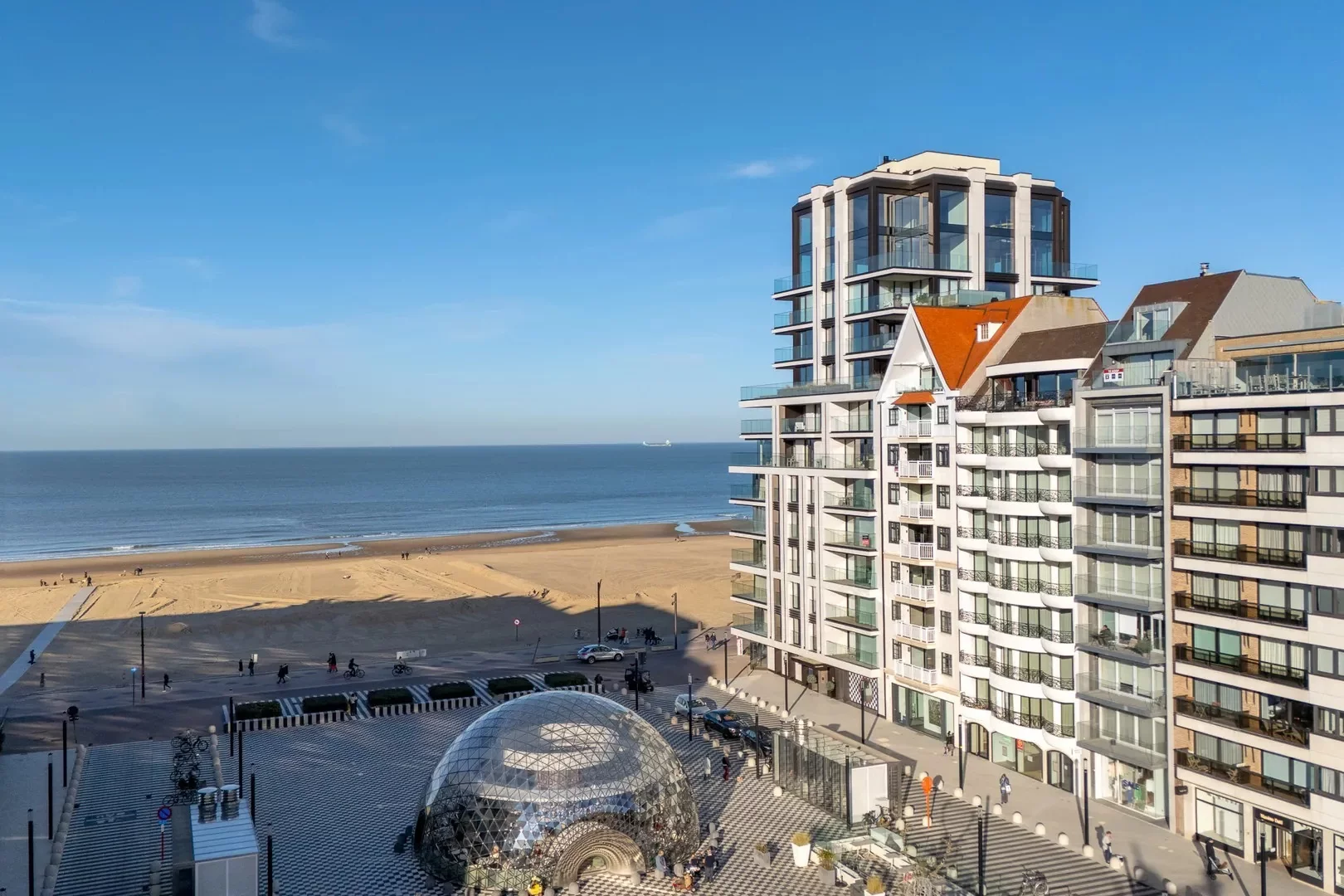Mooie duplex-appartement met prachtige uitzichten te Zoute.
