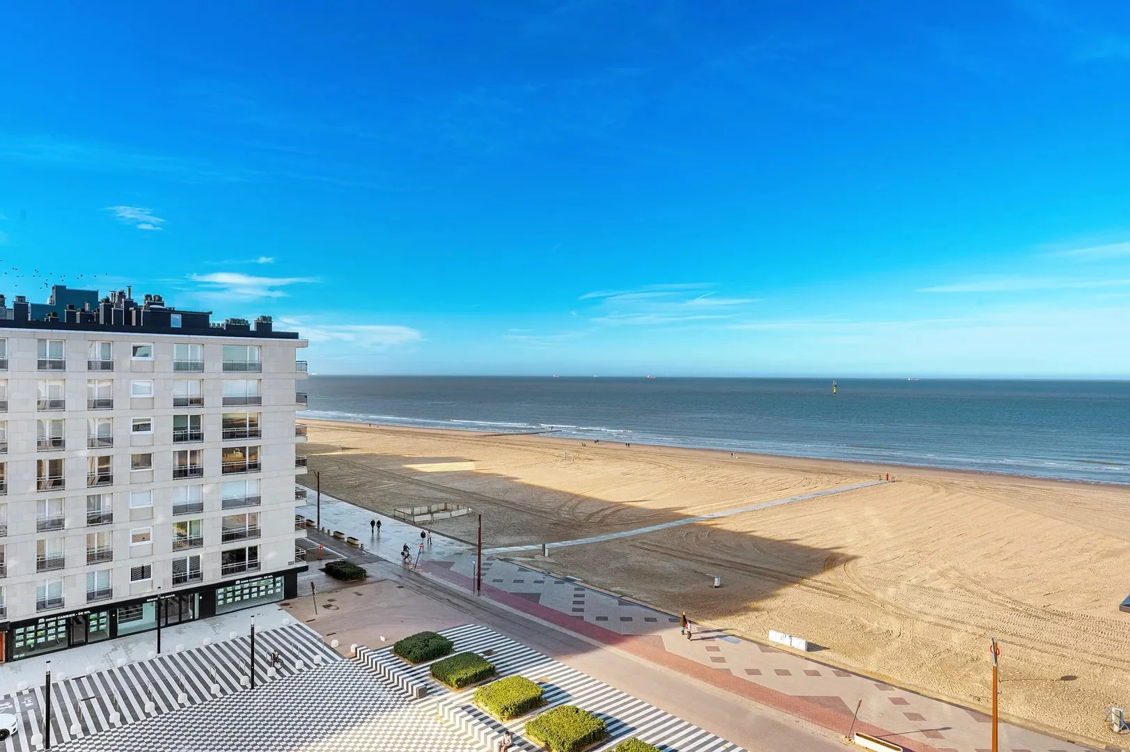 Mooie duplex-appartement met prachtige uitzichten te Zoute.
