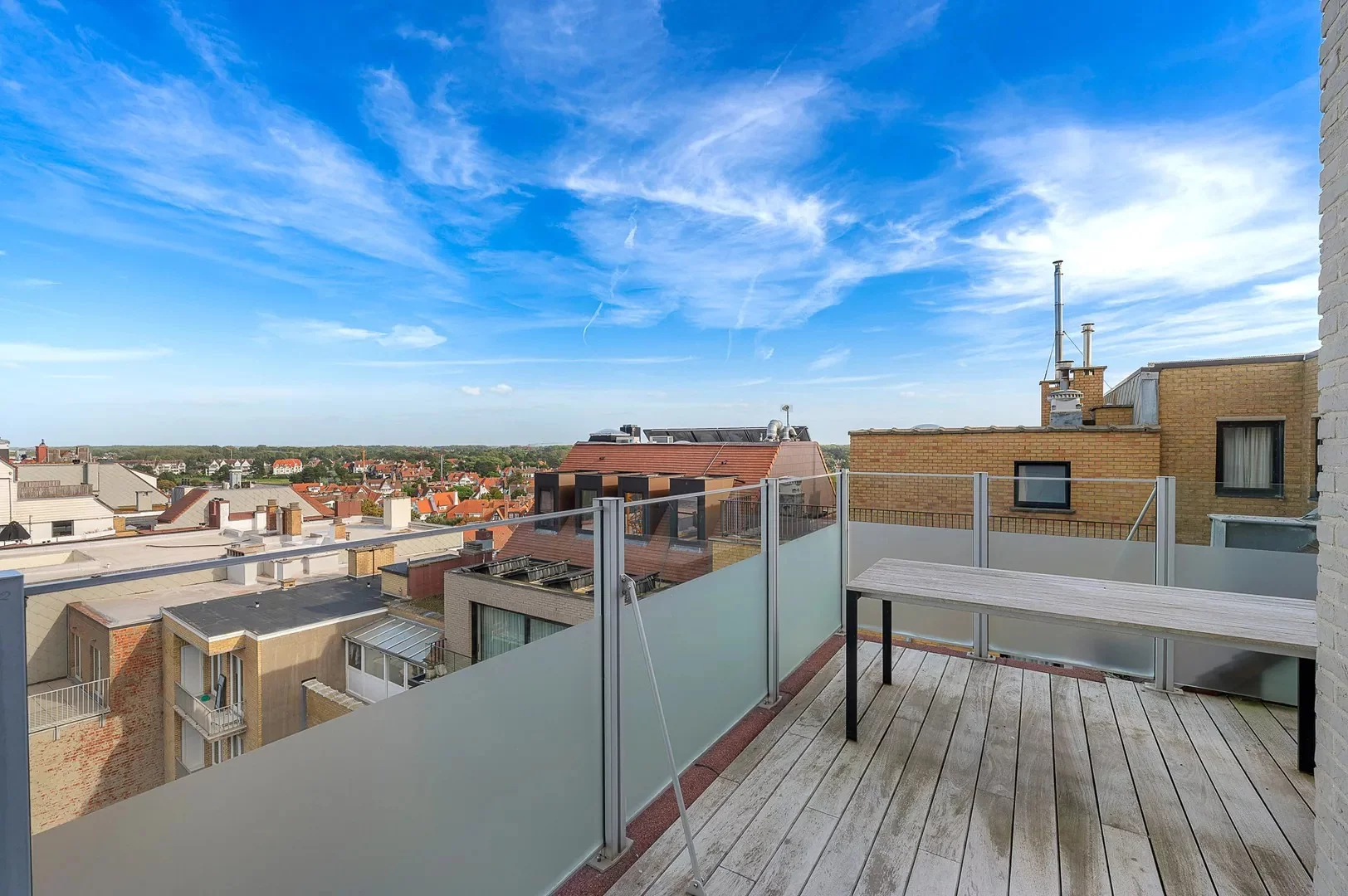 Mooie duplex-appartement met prachtige uitzichten te Zoute.