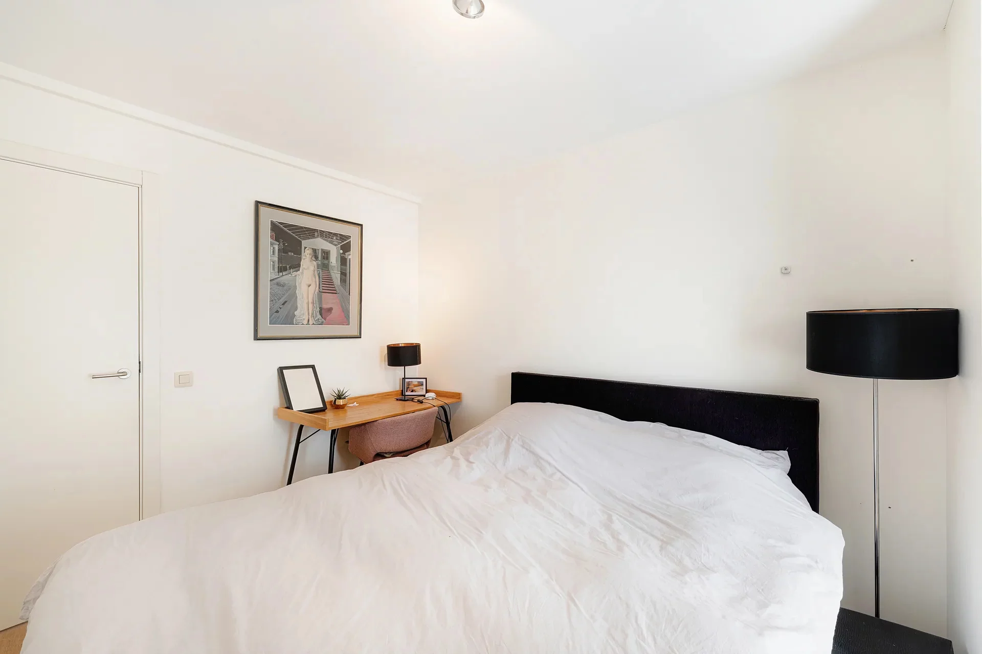 Ruim en lichtrijk gemeubeld appartement nabij winkels en strand nabij Rubensplein.