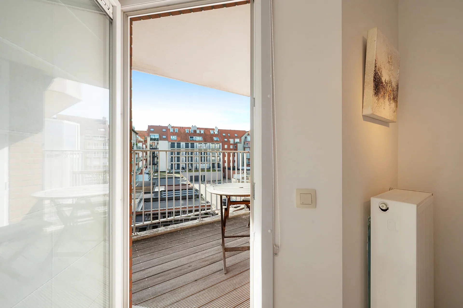 Ruim en lichtrijk gemeubeld appartement nabij winkels en strand nabij Rubensplein.
