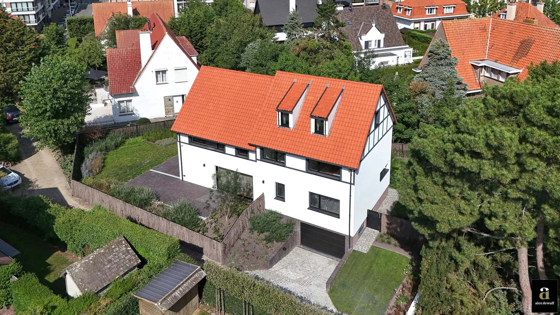 Ruime, gerenoveerde villa in het Tennispad te Zoute (5 slpk)