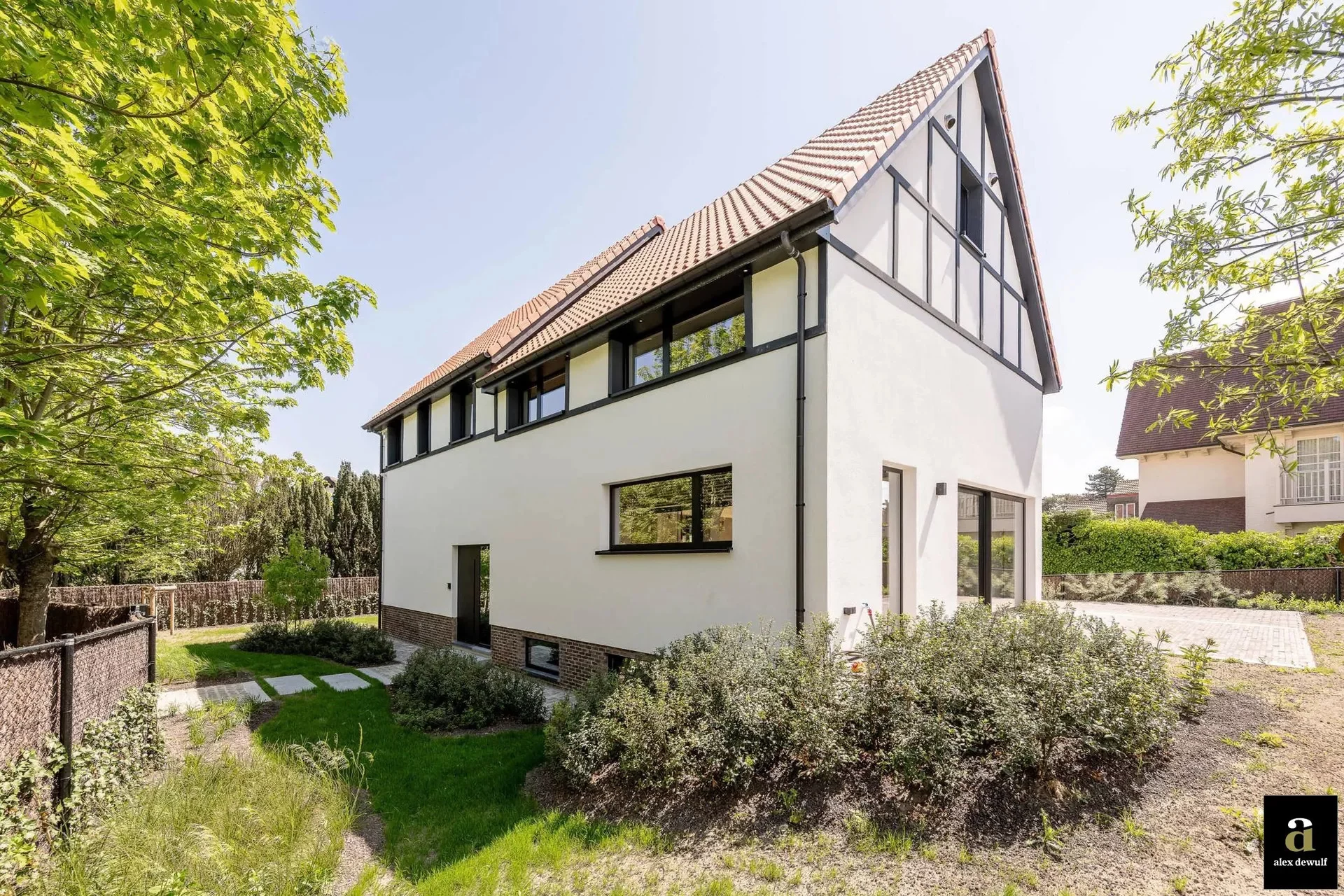 Ruime, gerenoveerde villa in het Tennispad te Zoute (5 slpk)