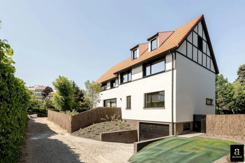 Ruime, gerenoveerde villa in het Tennispad te Zoute (5 slpk)