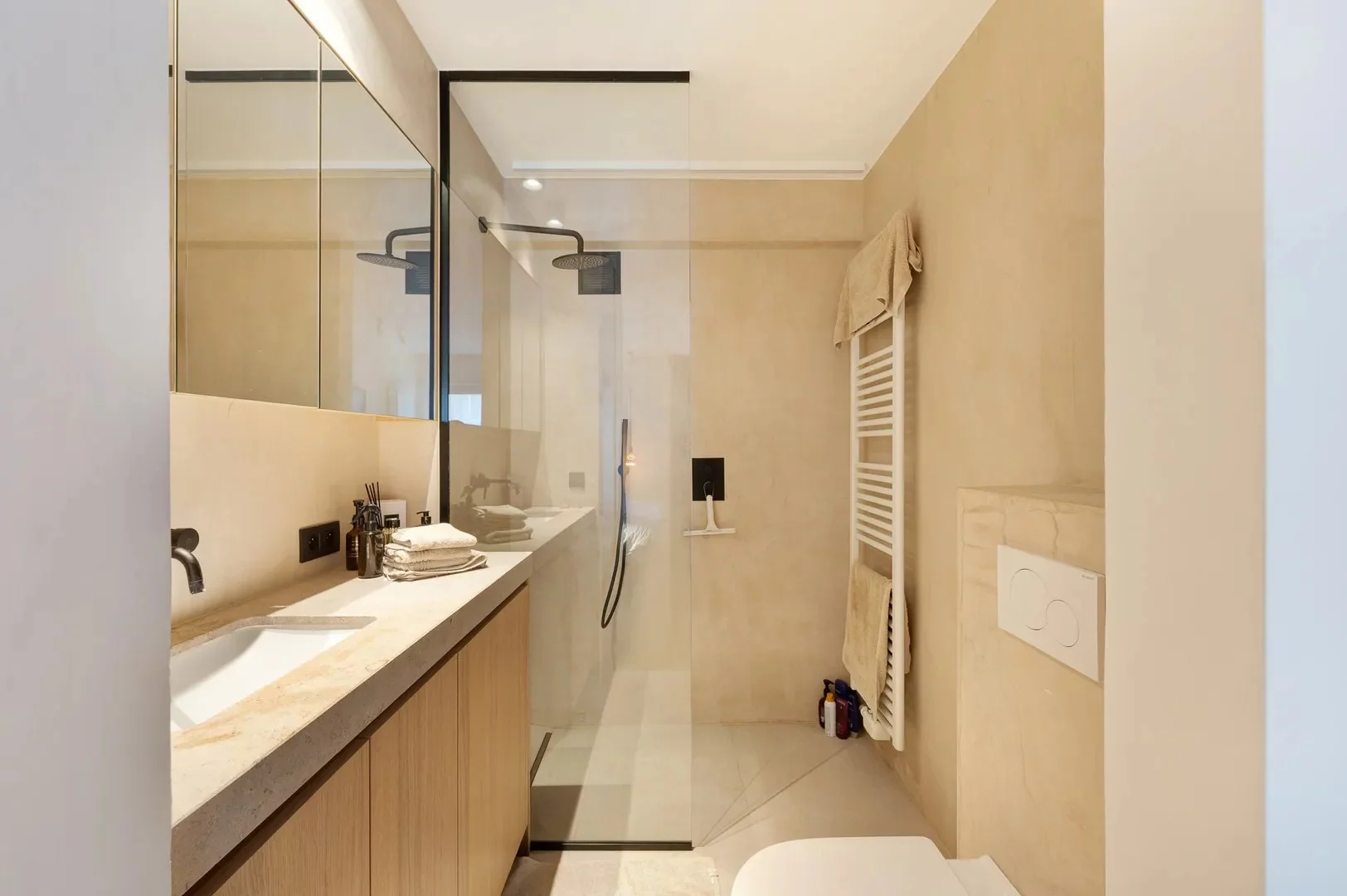Mooi vernieuwd appartement met open uitzicht & 3 slaapkamers