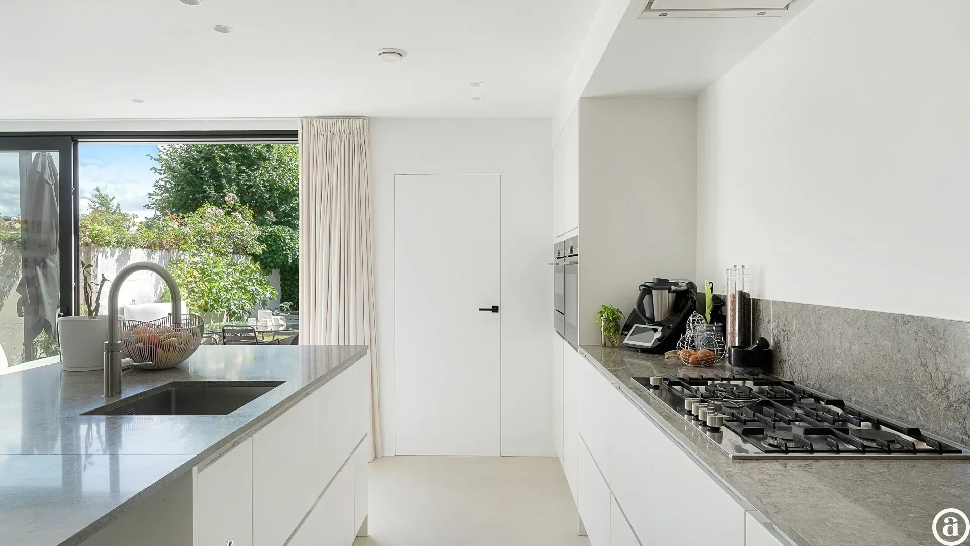 Renovated home in Old Knokke, shops & Groentenmarkt close by