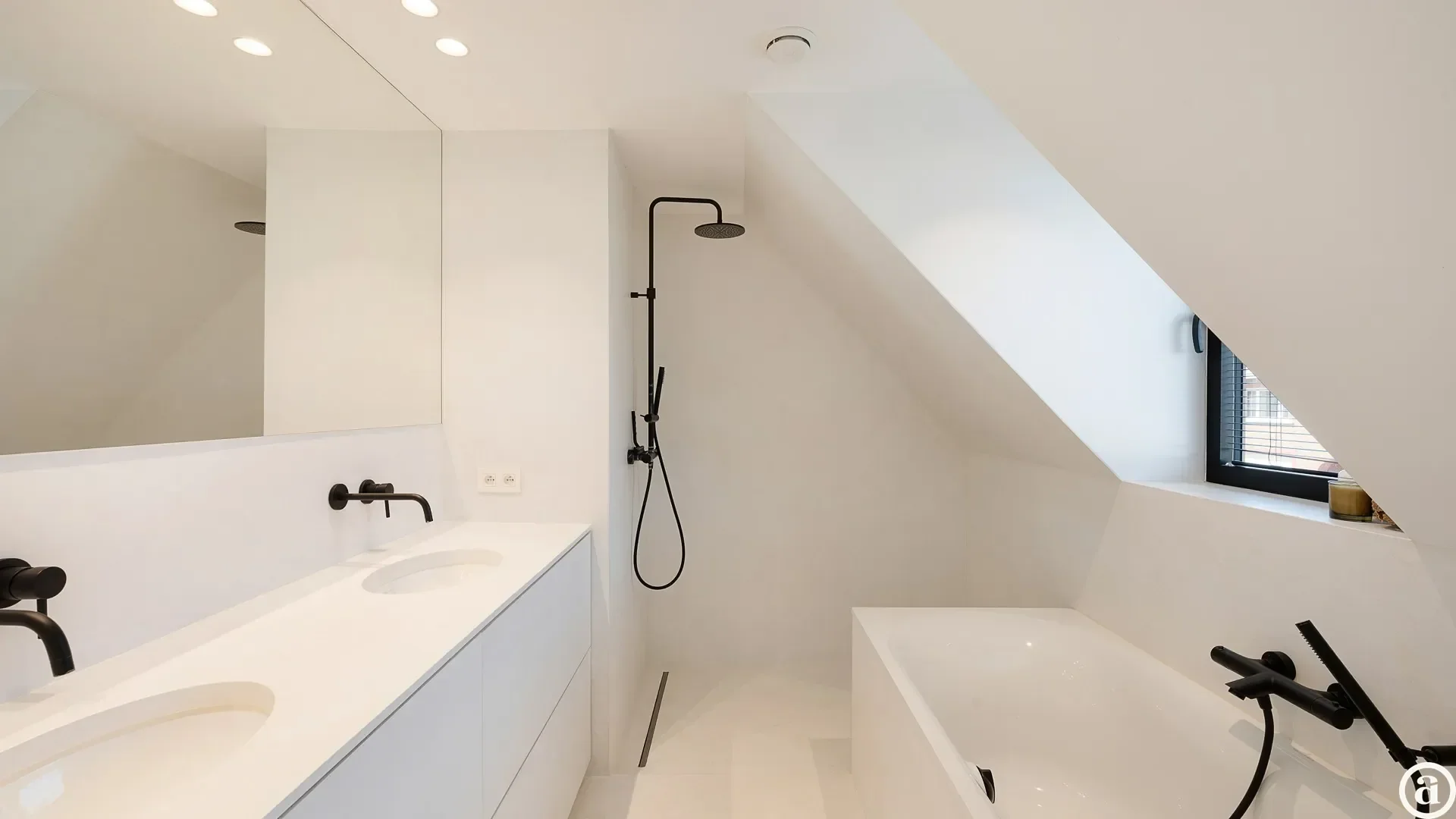 Renovated home in Old Knokke, shops & Groentenmarkt close by
