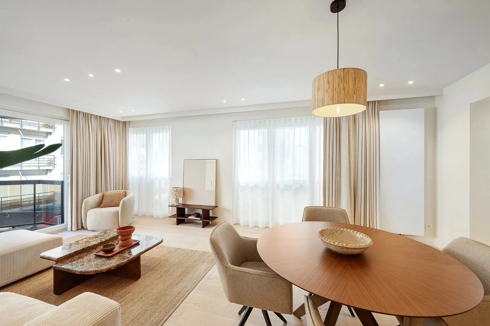 Renovated corner apartment with sea view