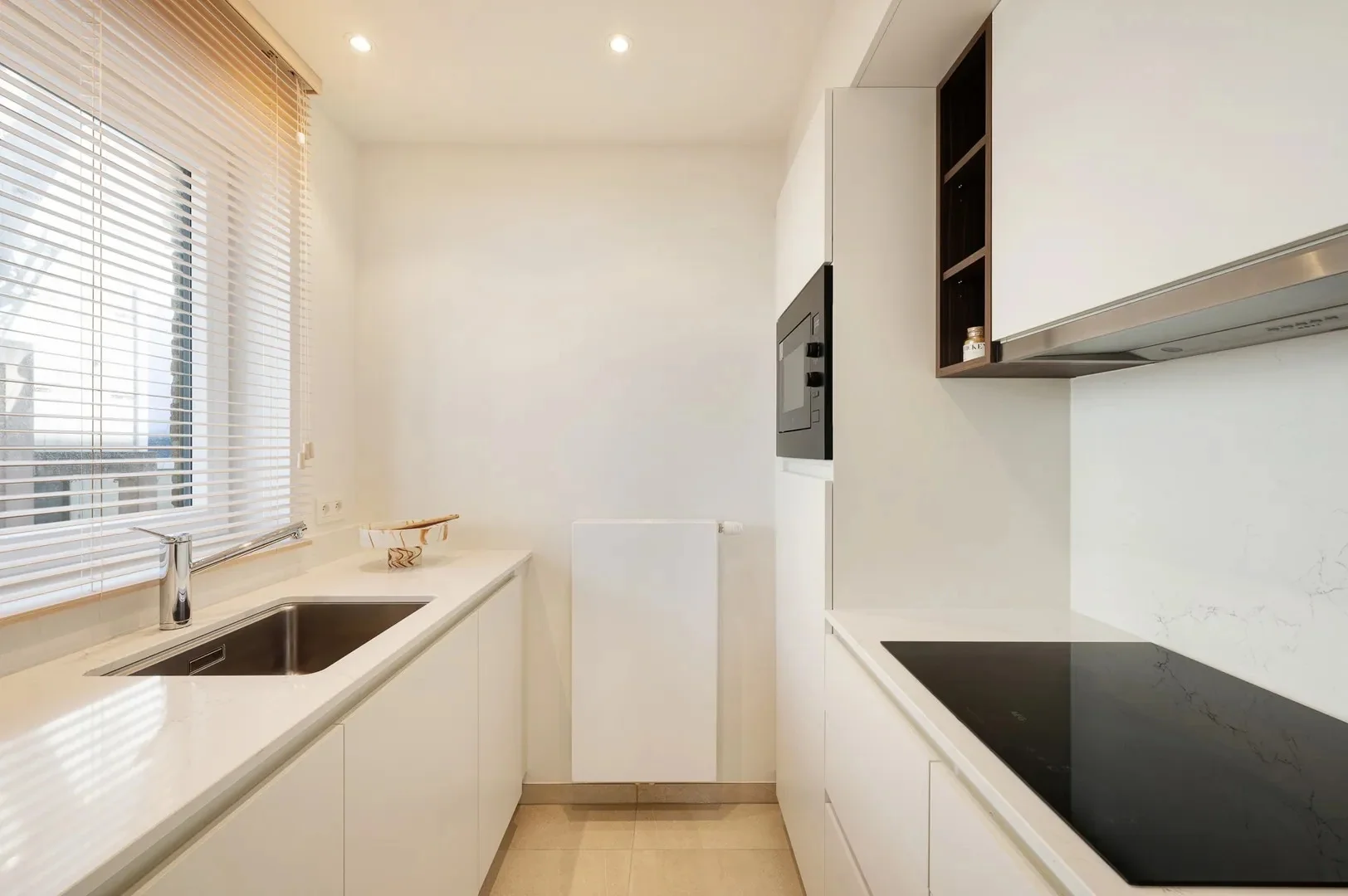 Renovated corner apartment with sea view