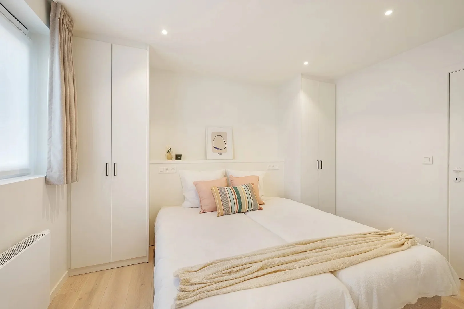 Renovated corner apartment with sea view