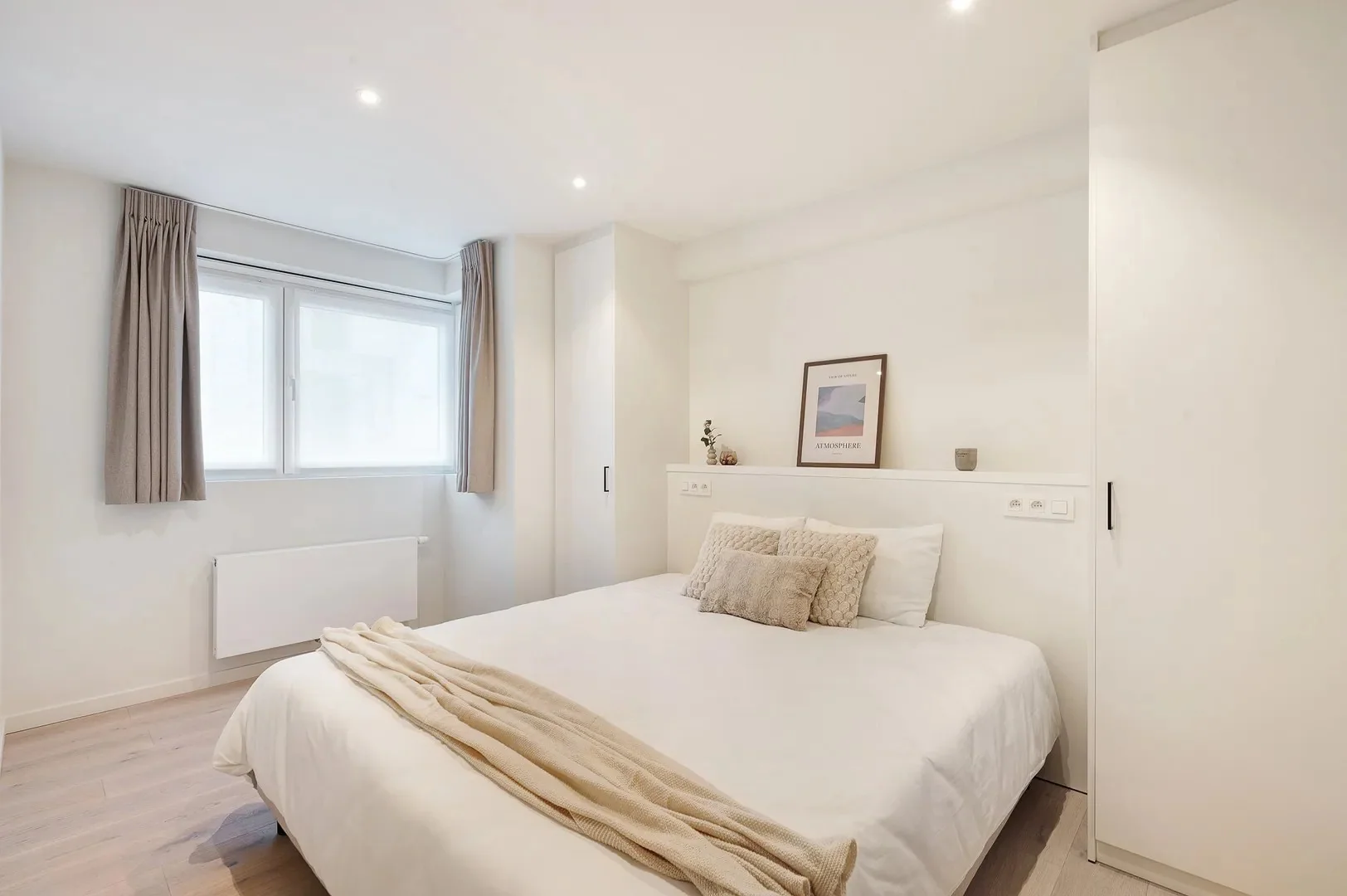 Renovated corner apartment with sea view