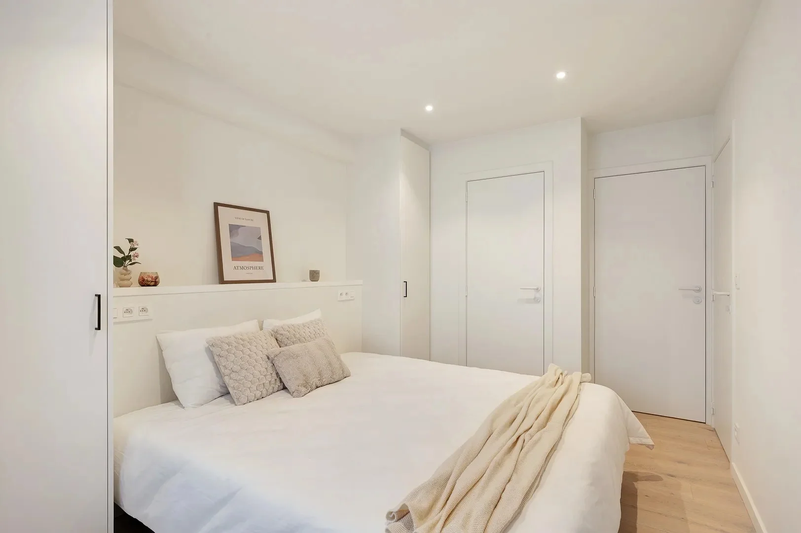 Renovated corner apartment with sea view