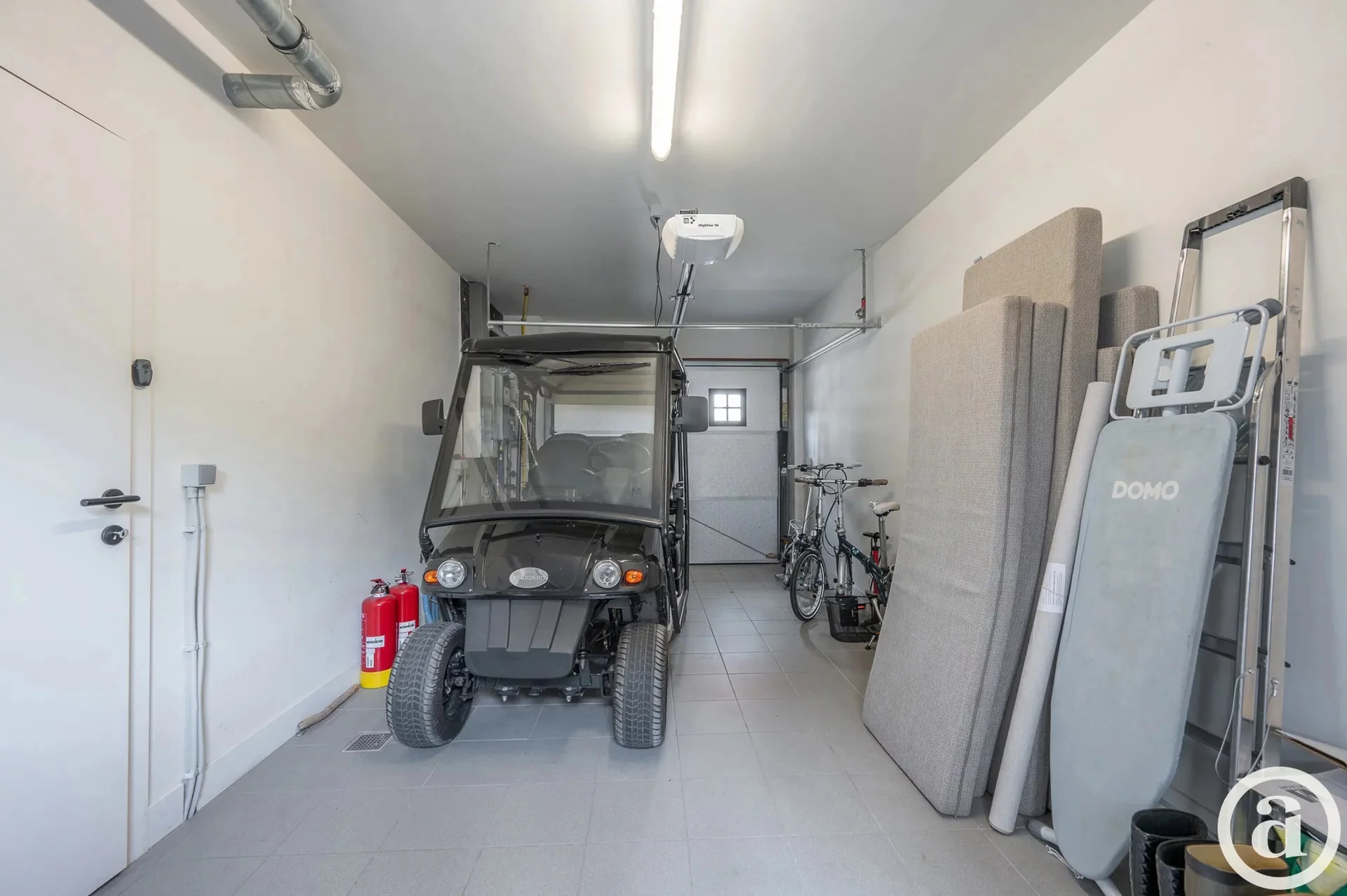 Ruime, recente hoekwoning gelegen vlakbij de groentenmarkt