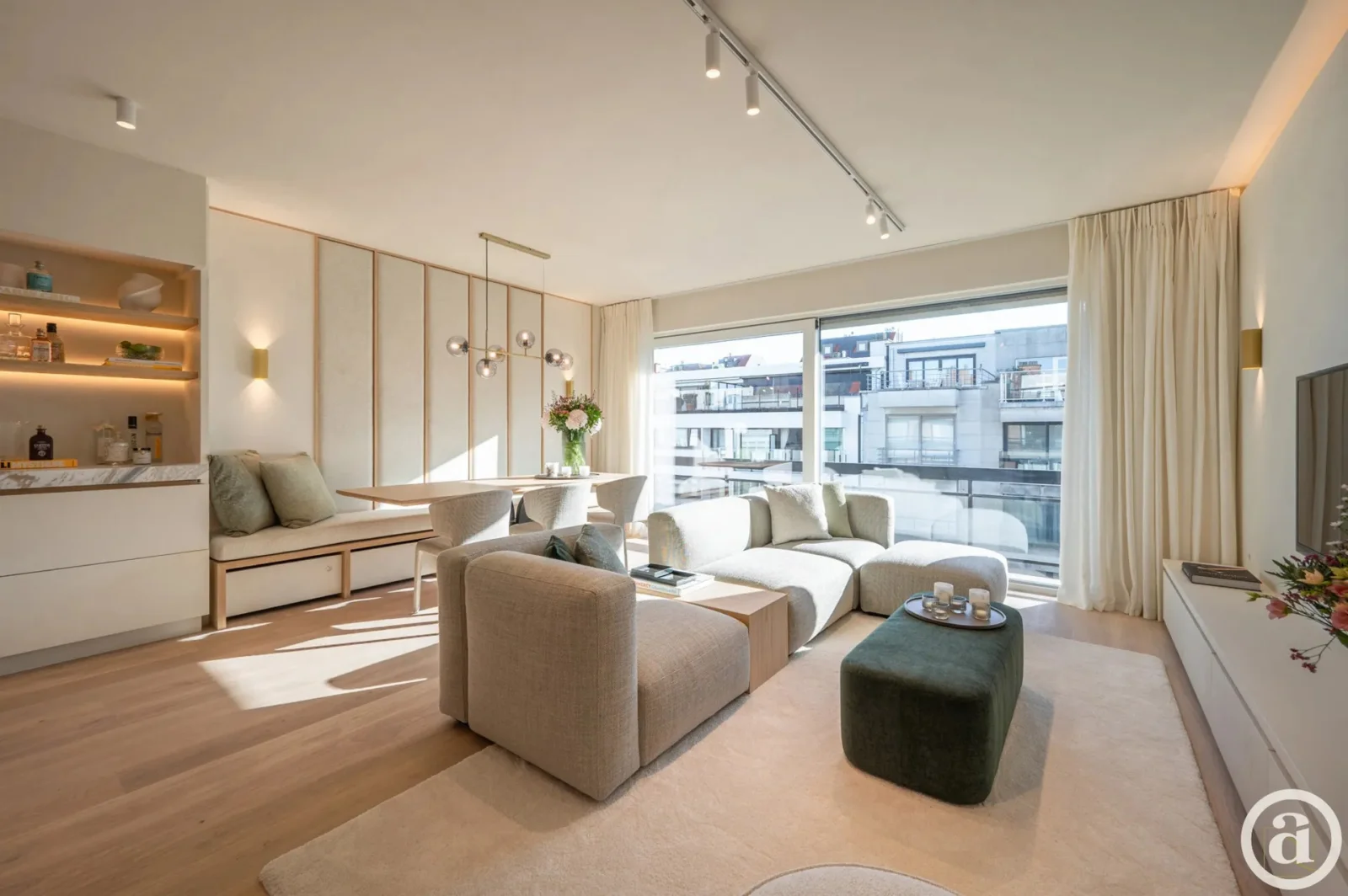 Luxueus gerenoveerd appartement vlakbij de winkels, het strand en de zee.