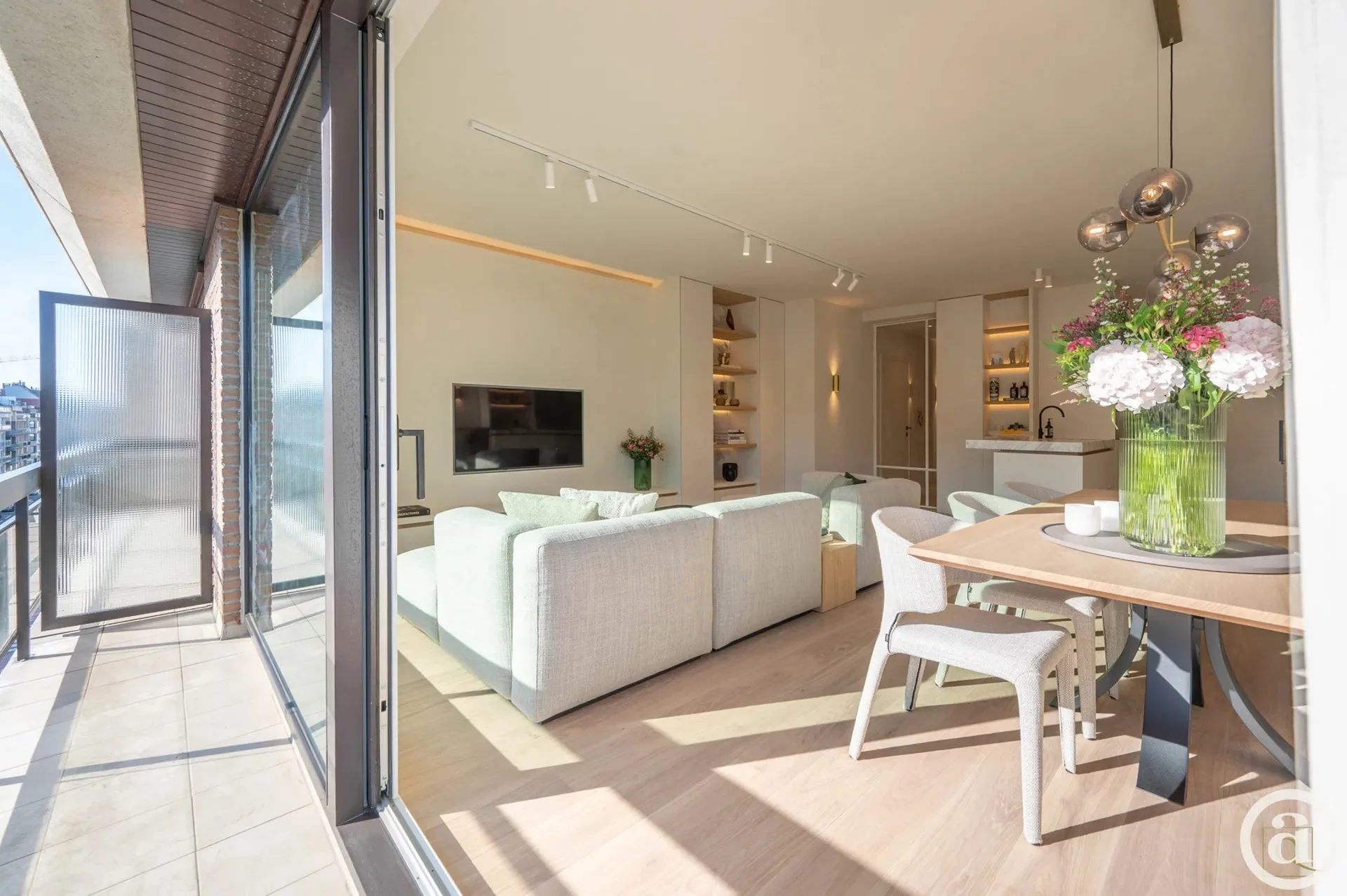 Luxueus gerenoveerd appartement vlakbij de winkels, het strand en de zee.