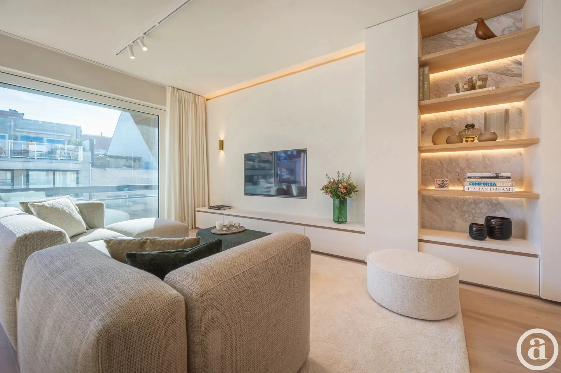 Luxueus gerenoveerd appartement vlakbij de winkels, het strand en de zee.