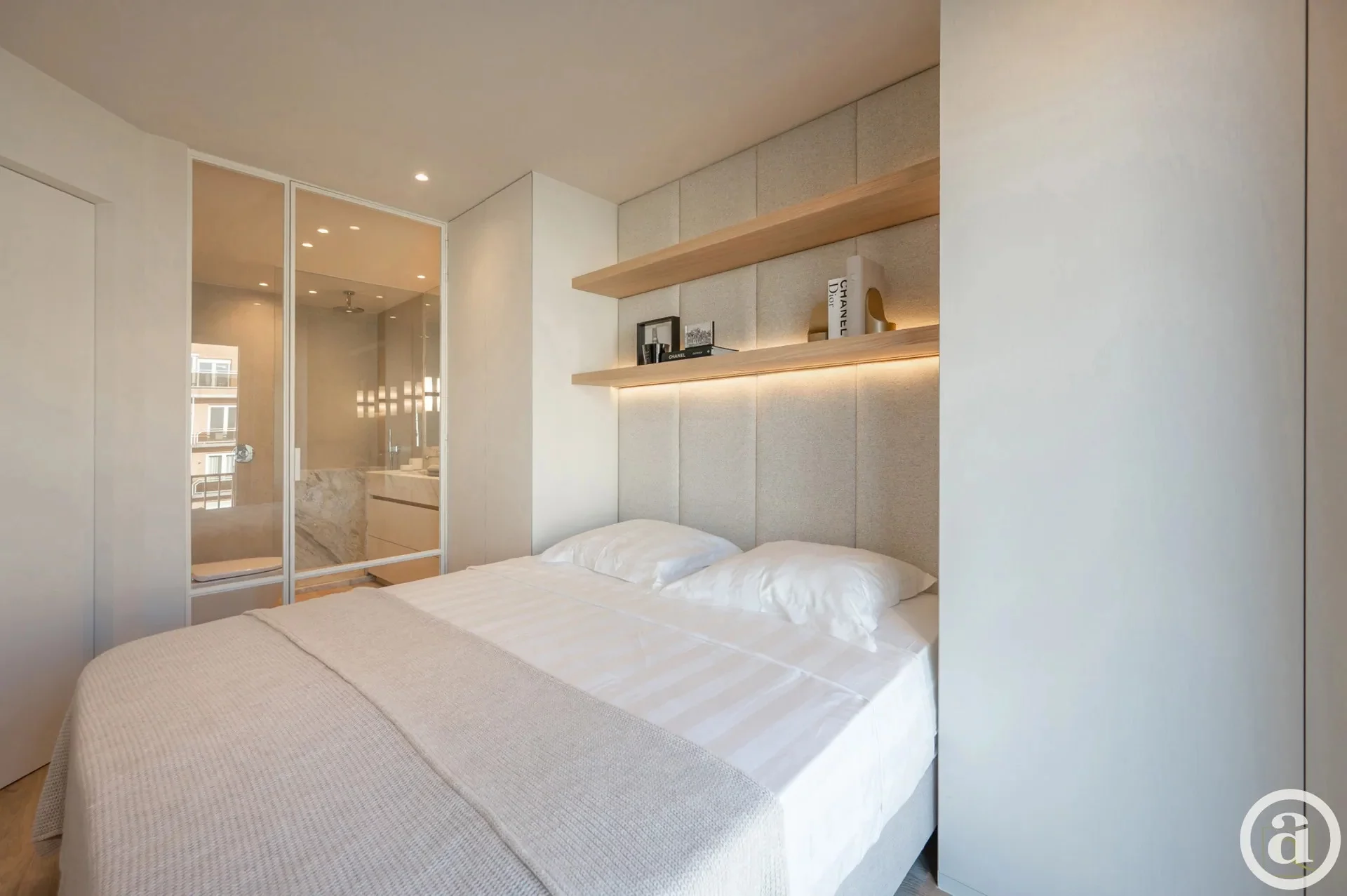 Luxueus gerenoveerd appartement vlakbij de winkels, het strand en de zee.
